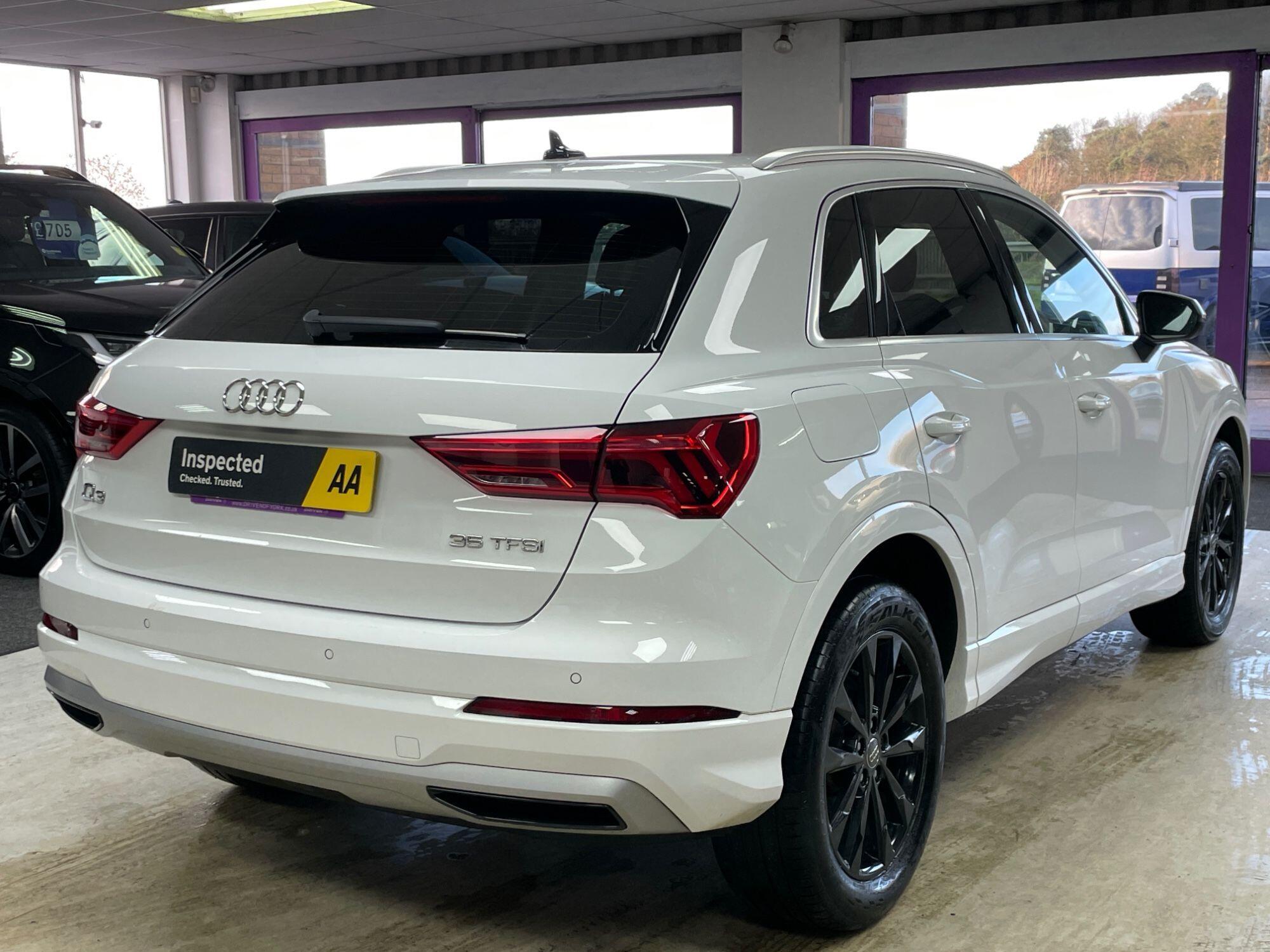 Audi Q3 - Image 11