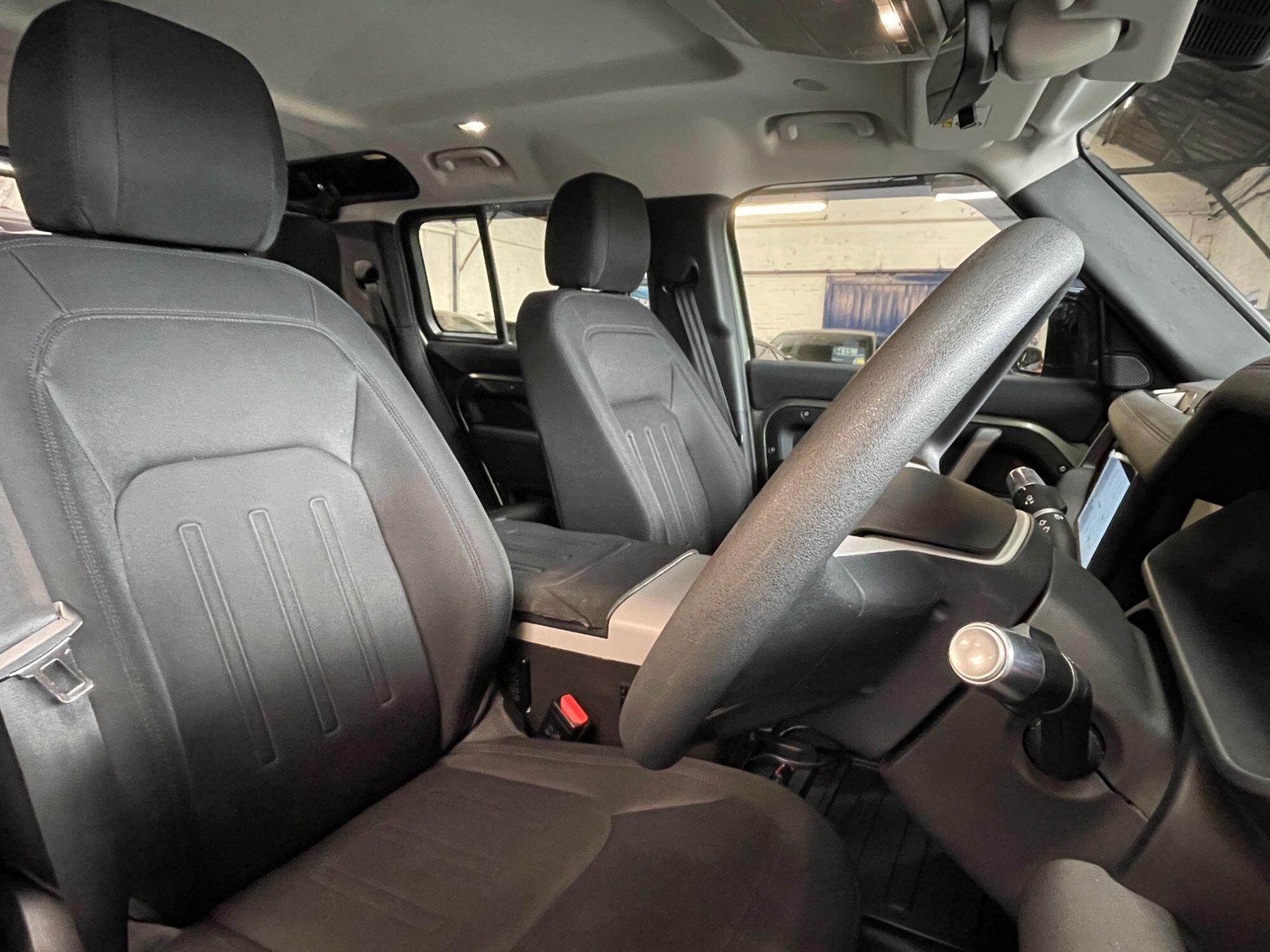 Land Rover Defender - Image 30