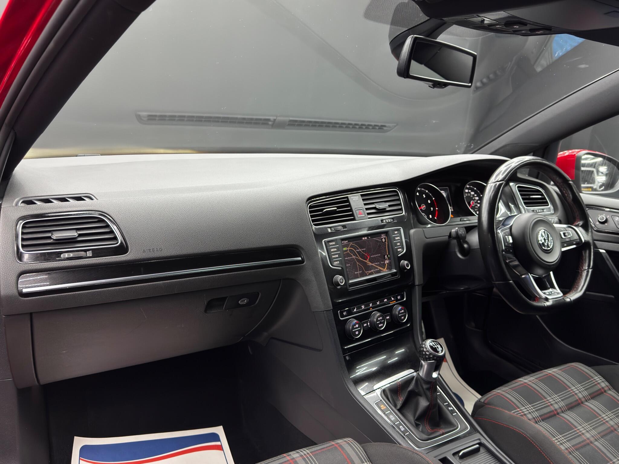 Volkswagen Golf - Image 11