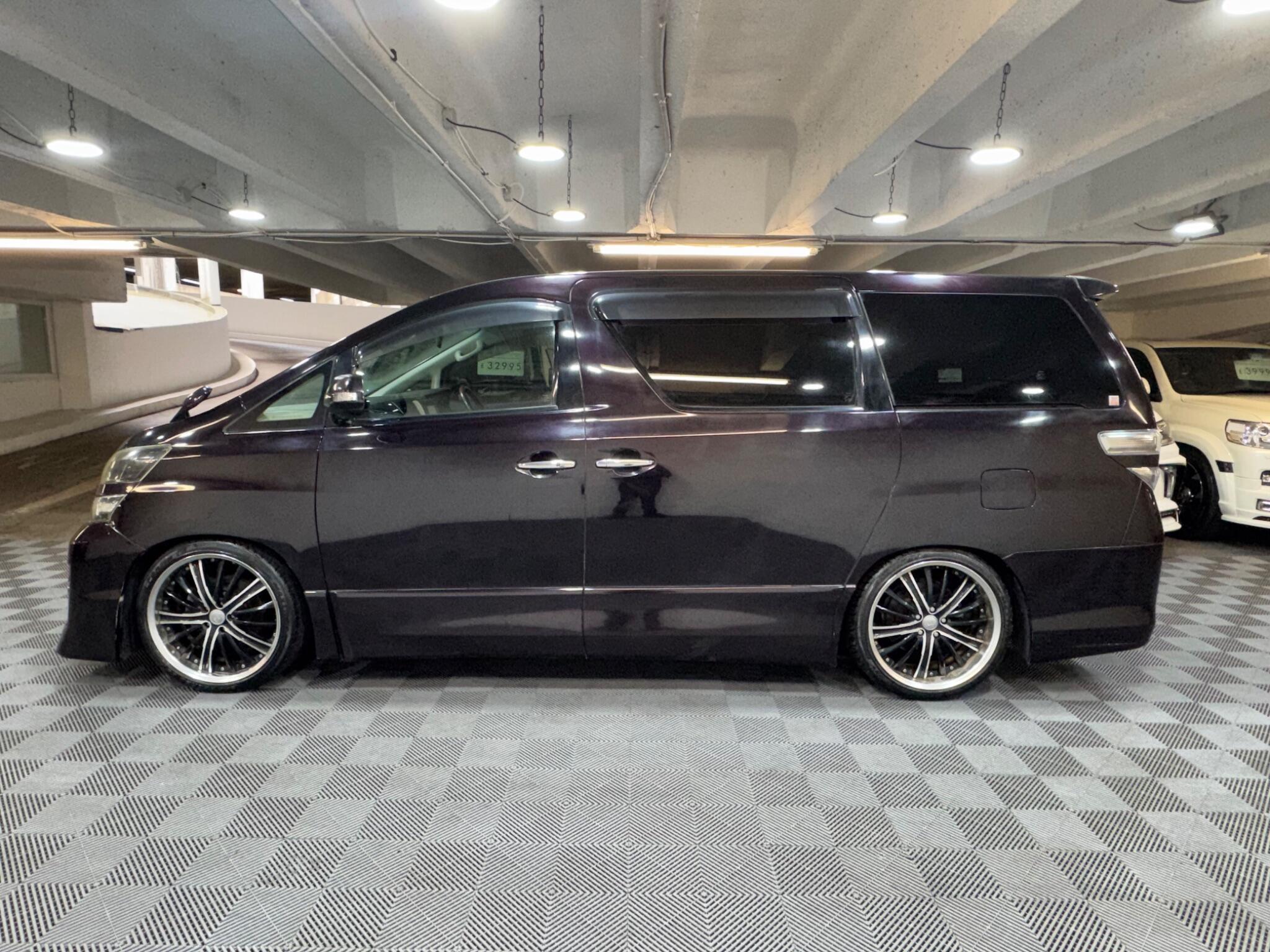 Toyota Vellfire - Image 2