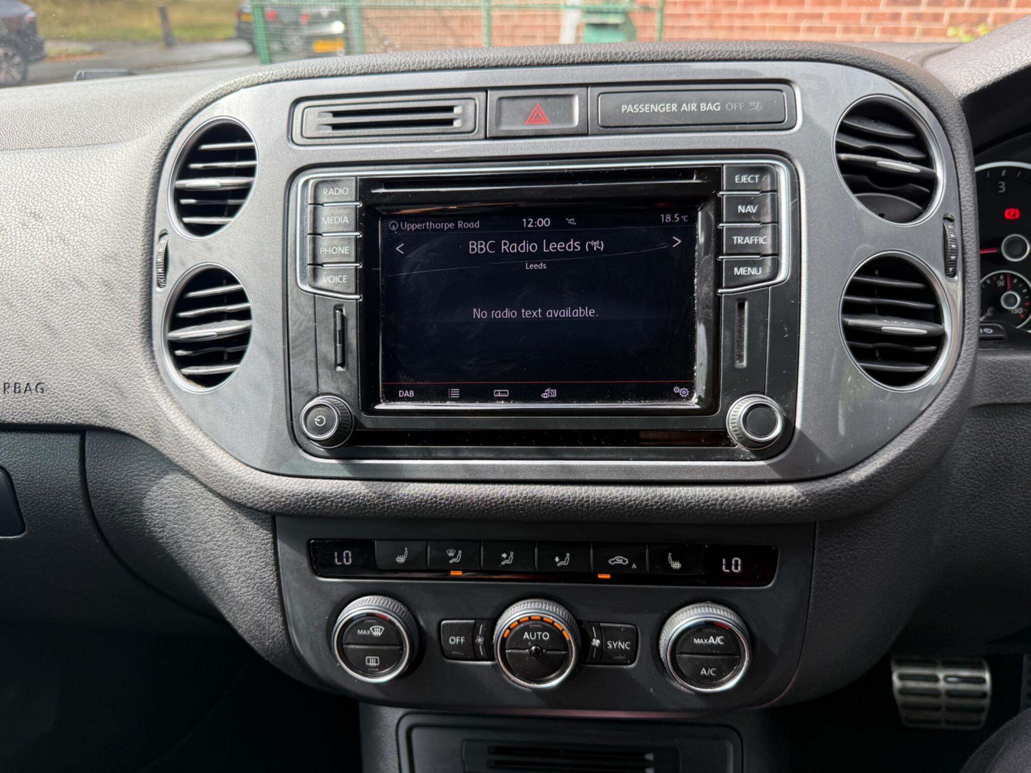 Volkswagen Tiguan - Image 14
