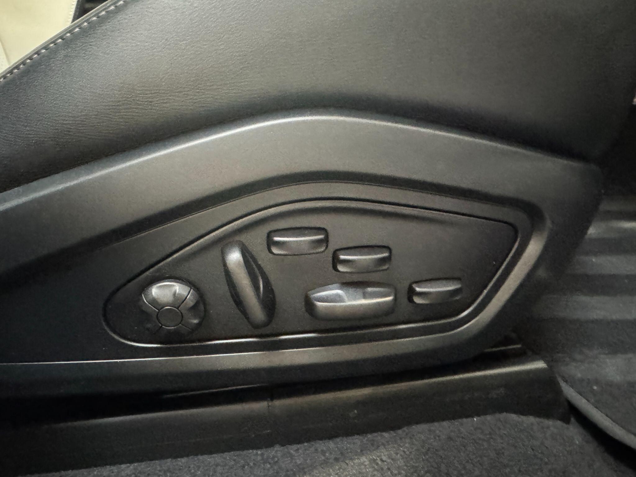 Porsche Taycan - Image 59