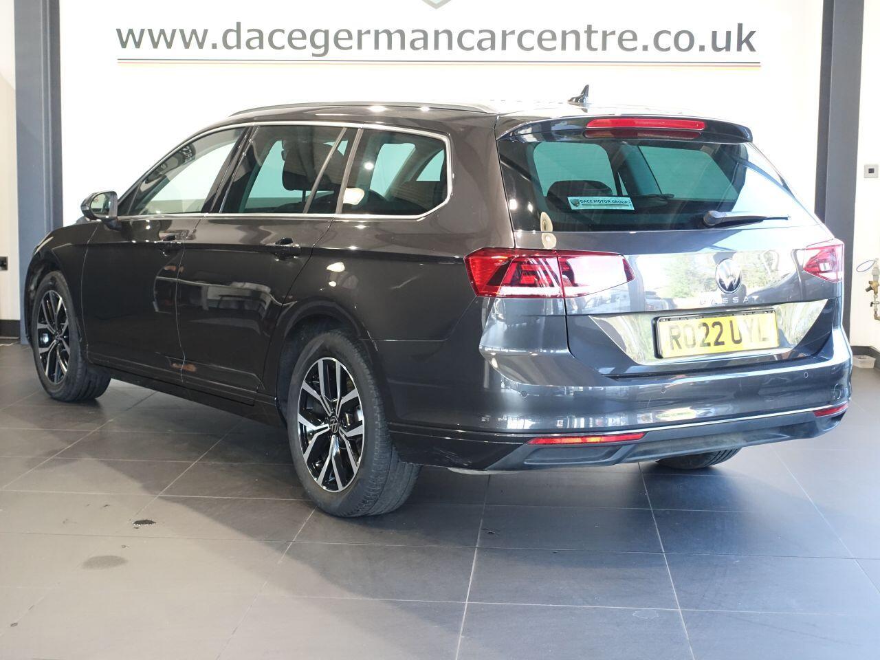 Volkswagen Passat - Image 9