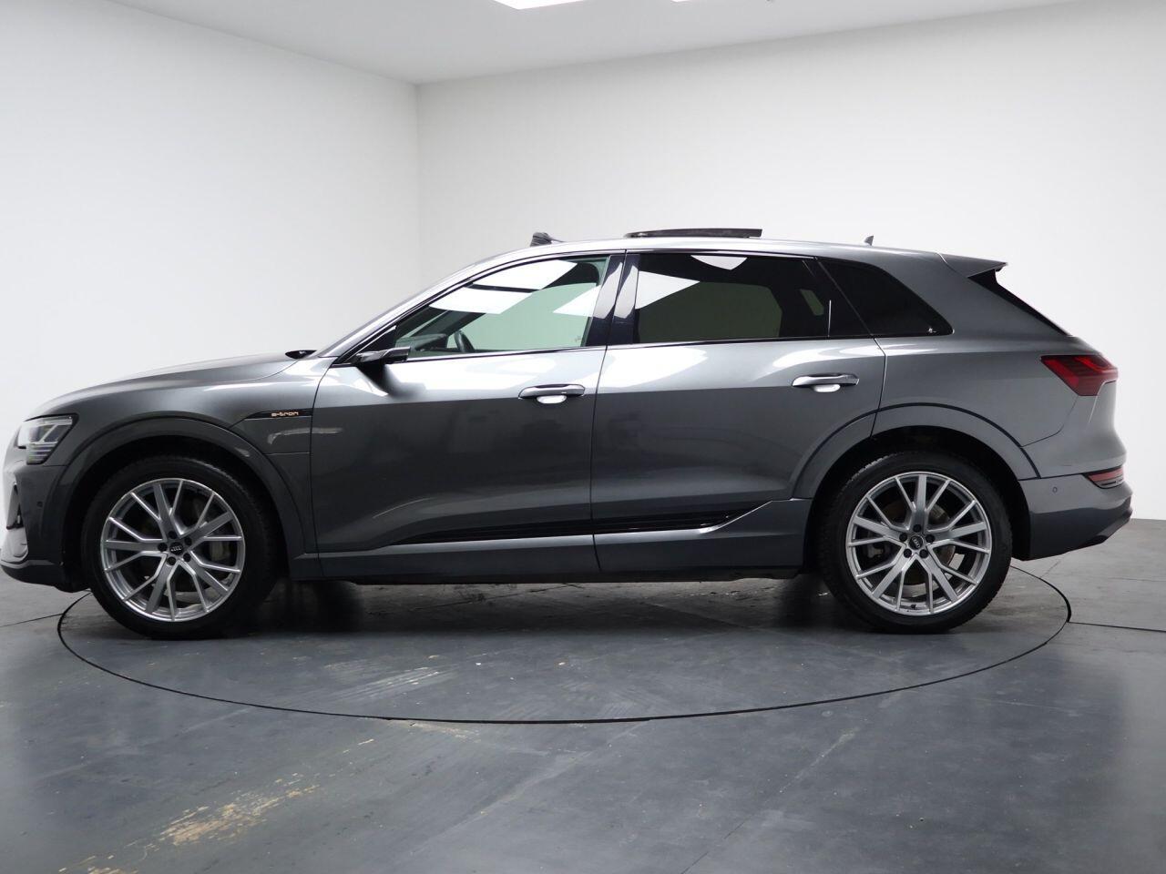 Audi E-Tron - Image 8