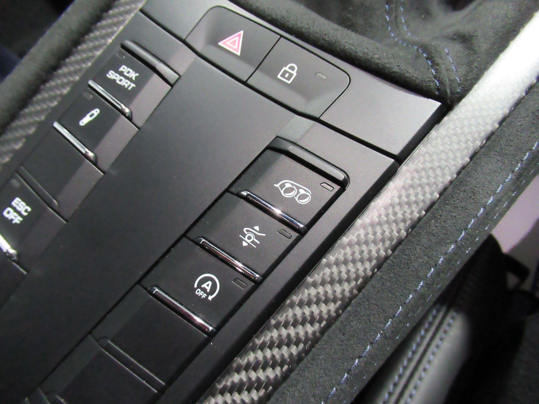 Porsche 718 Cayman - Image 65