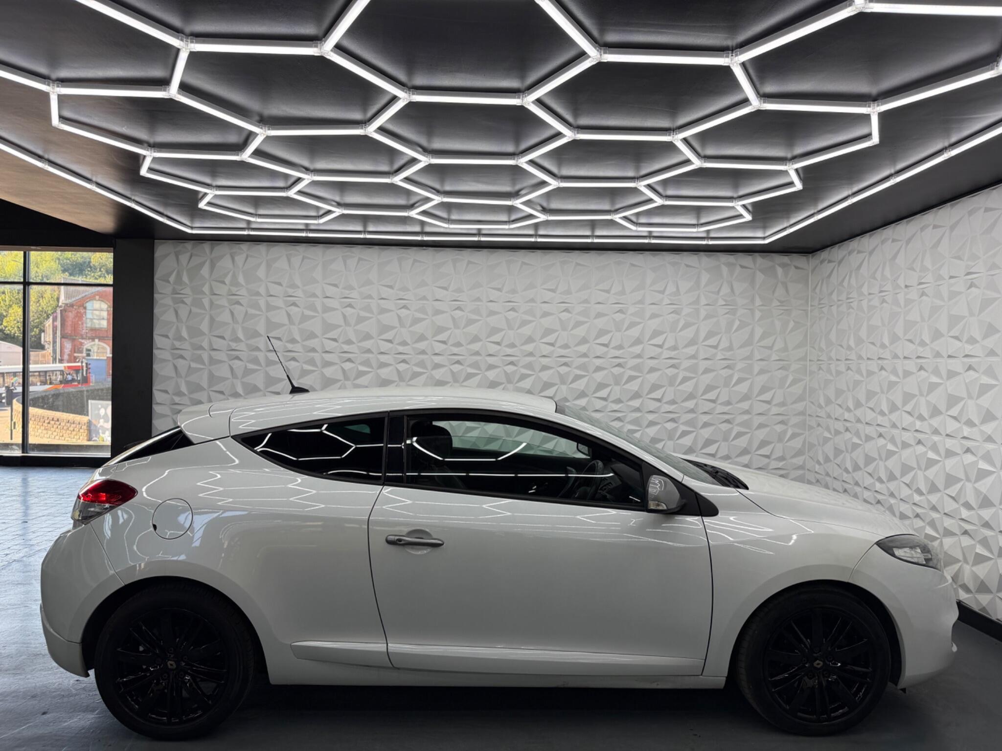Renault Megane - Image 14