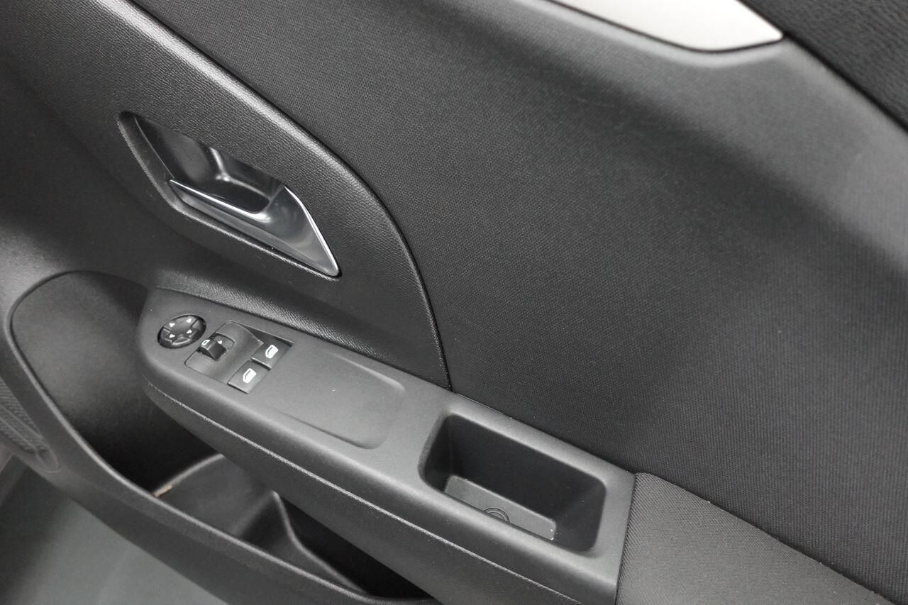Vauxhall Corsa - Image 15