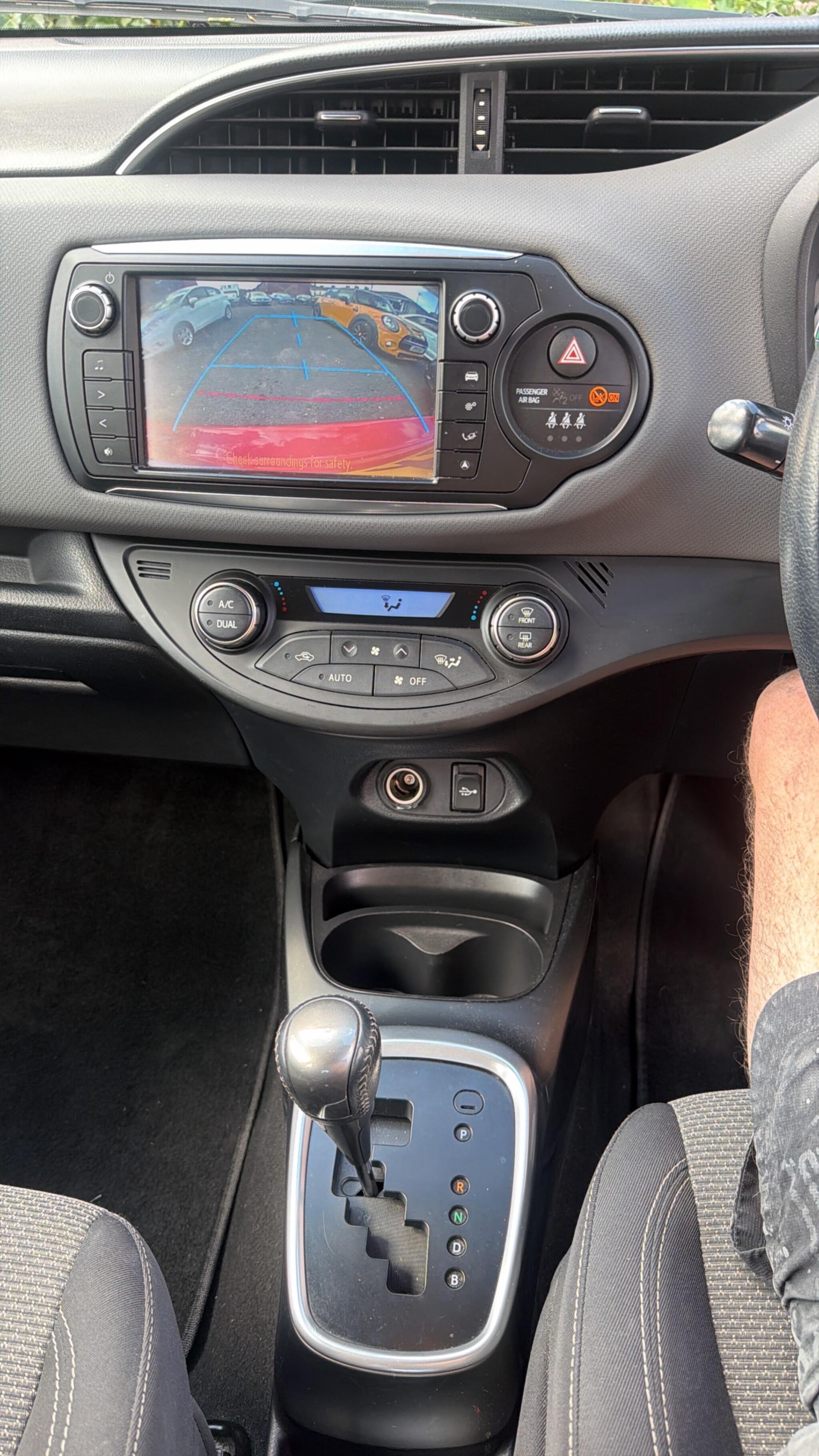 Toyota Yaris - Image 9