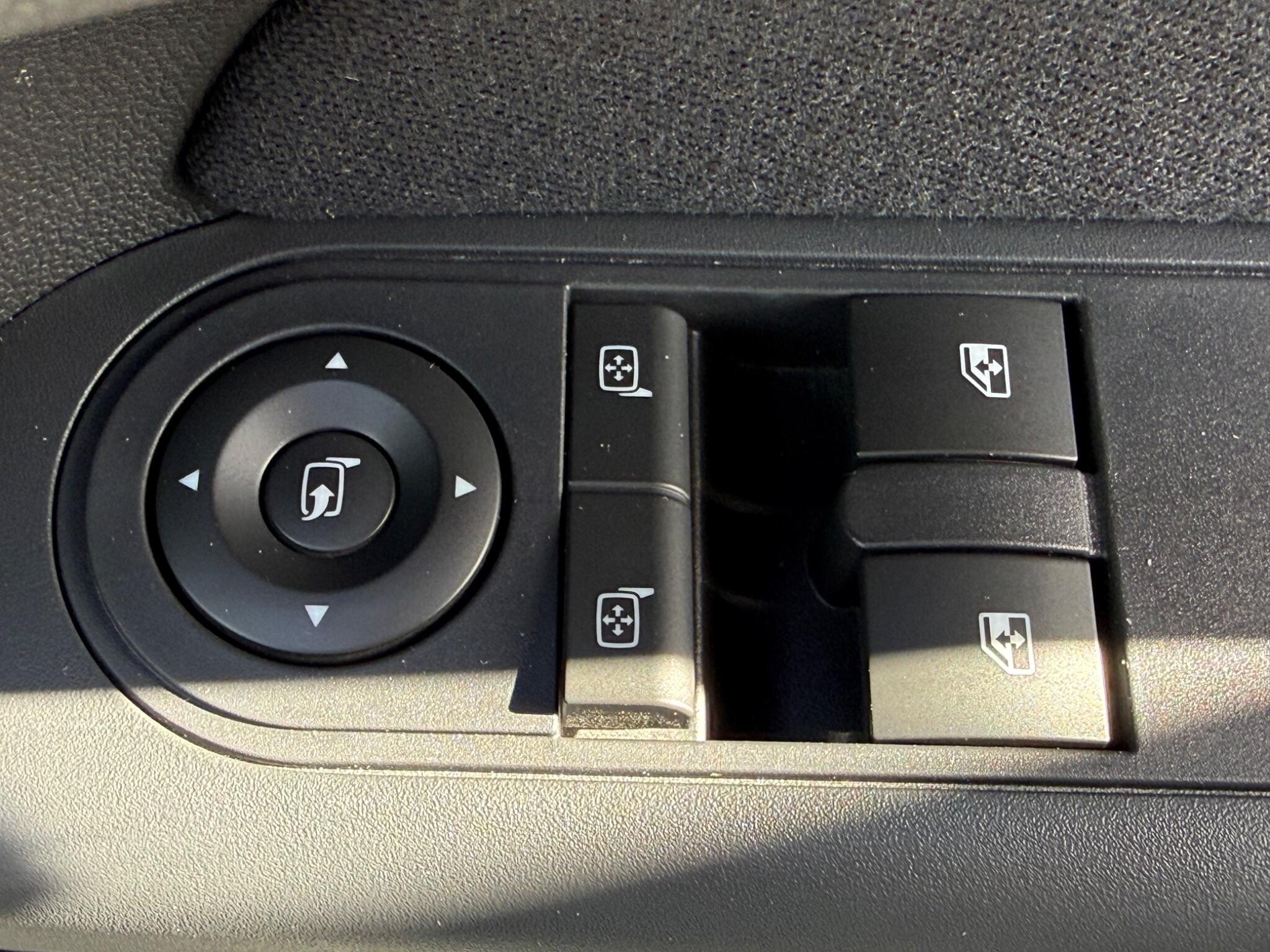 Vauxhall Astra - Image 27