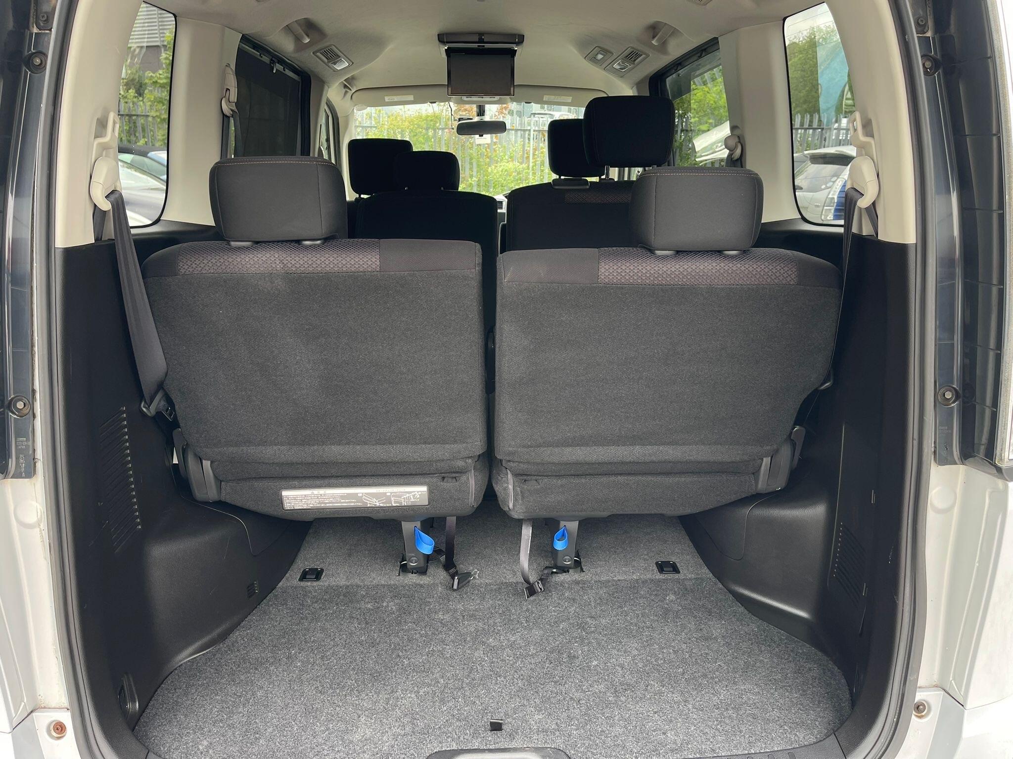 Nissan Serena - Image 12
