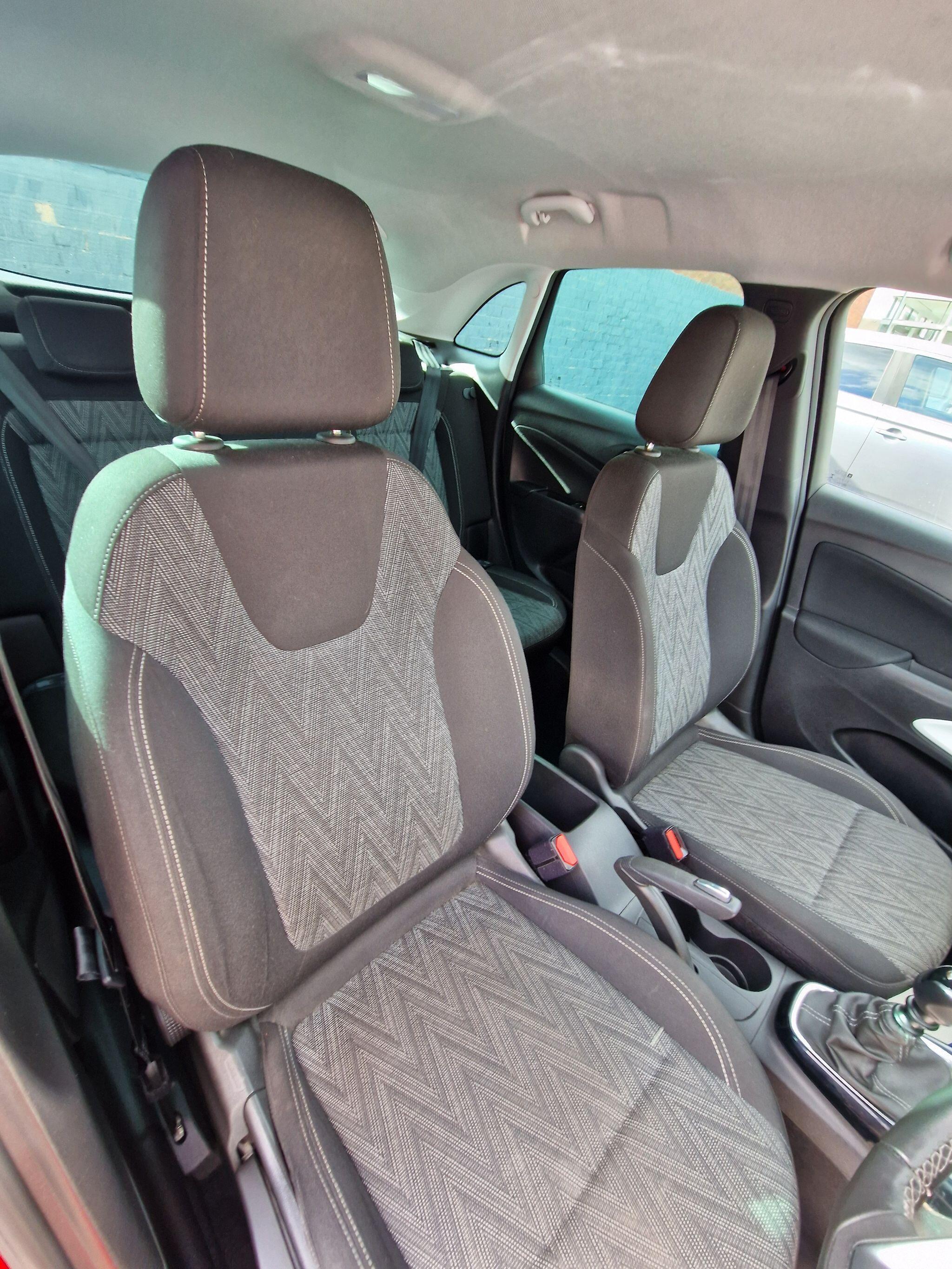 Vauxhall Crossland X - Image 31