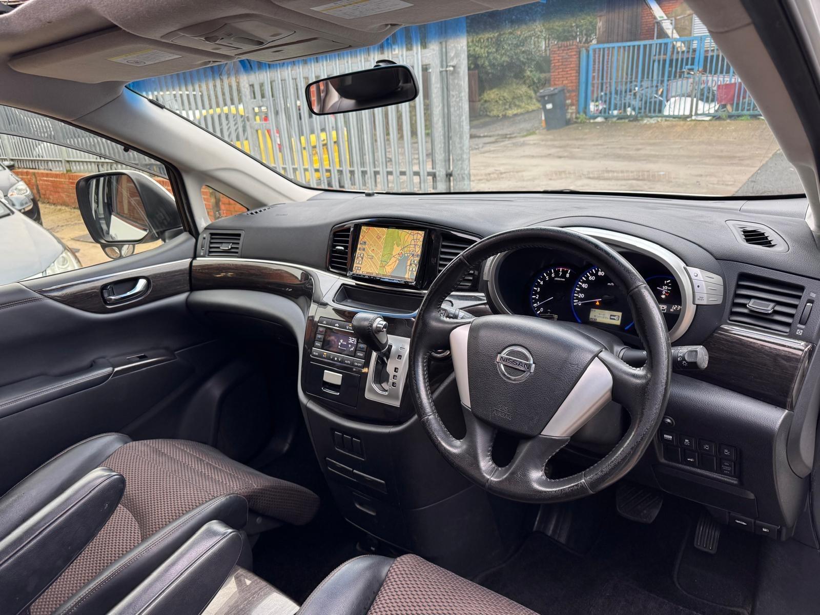 Nissan Elgrand - Image 28