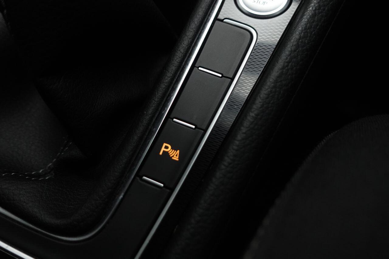 Volkswagen Golf - Image 47