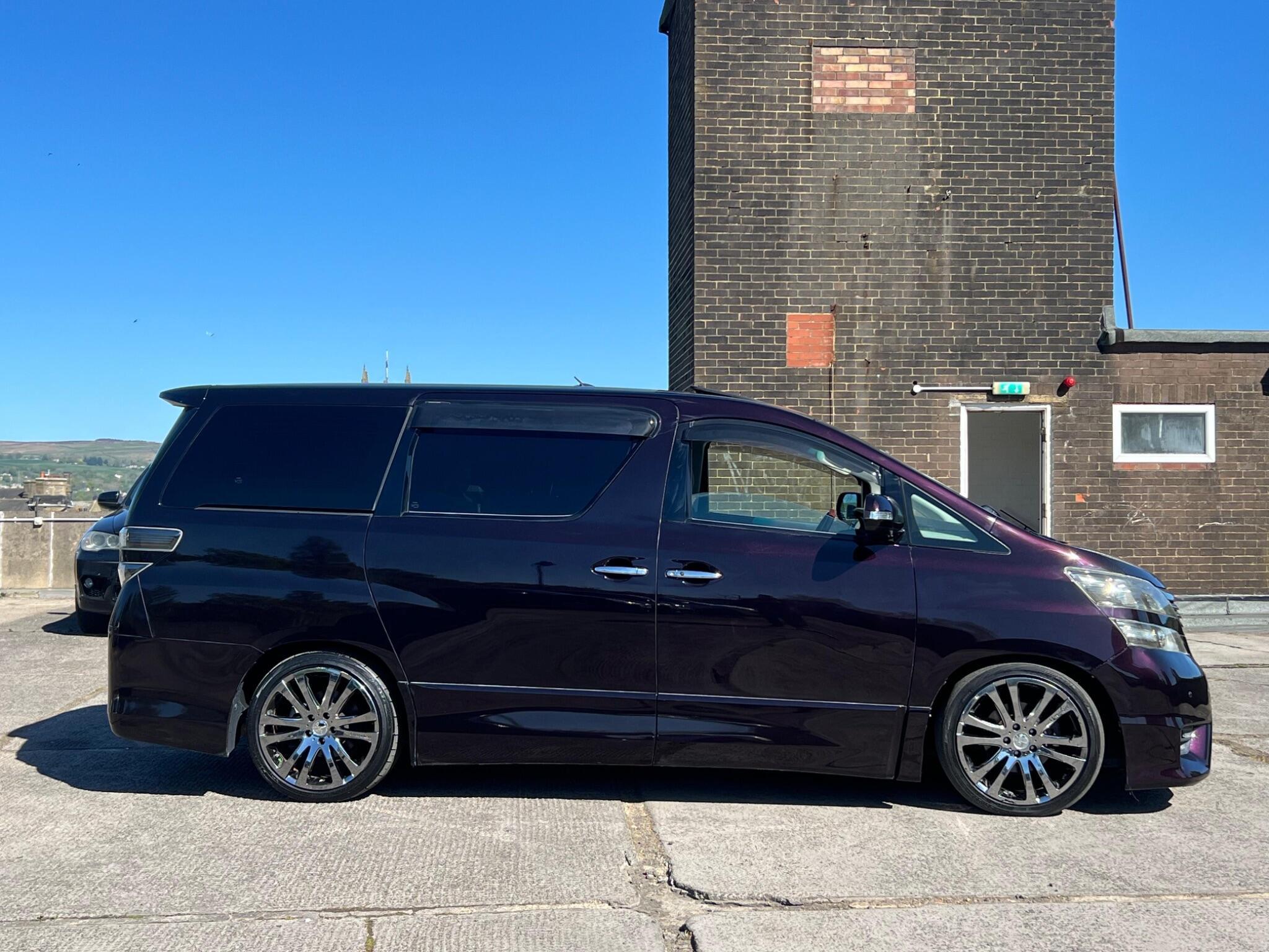 Toyota Vellfire - Image 5