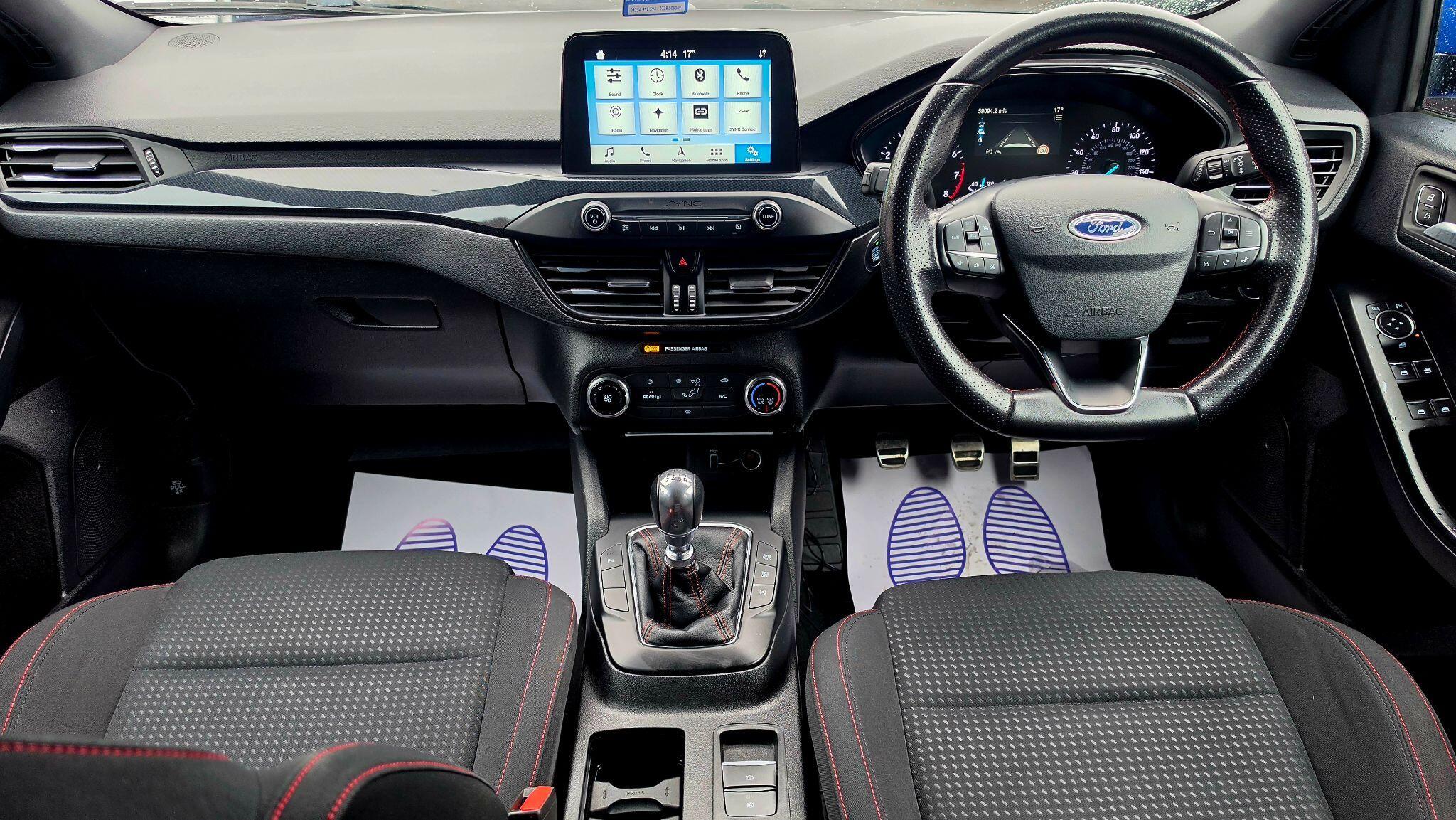 Ford Focus - Image 20