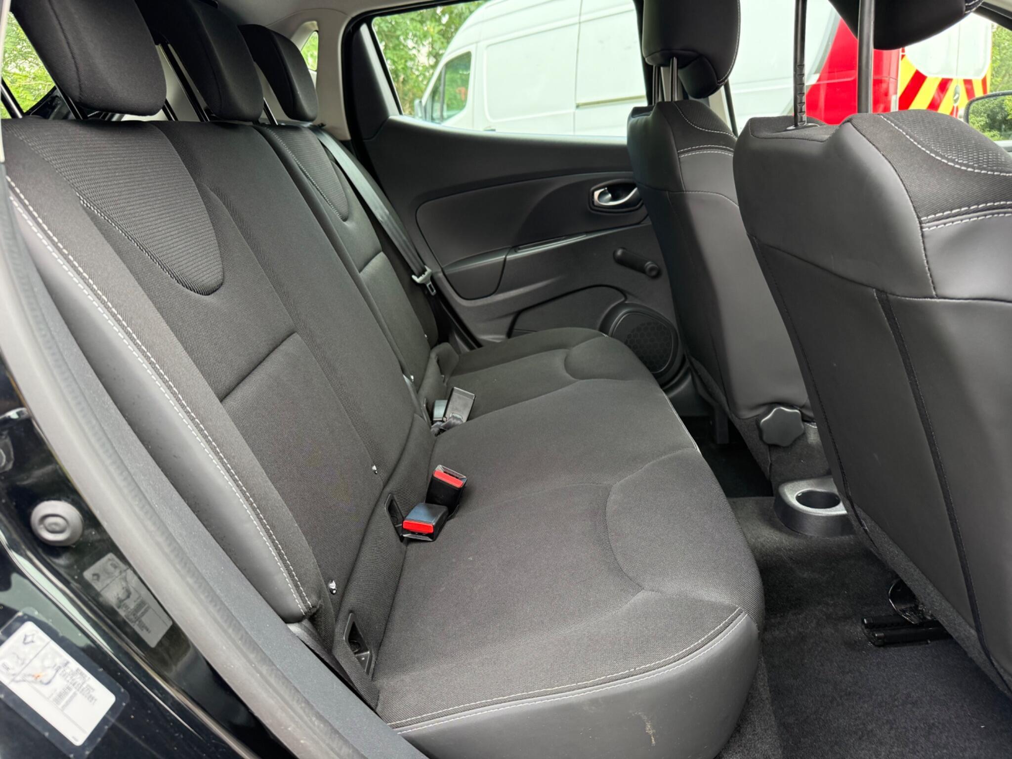 Renault Clio - Image 14
