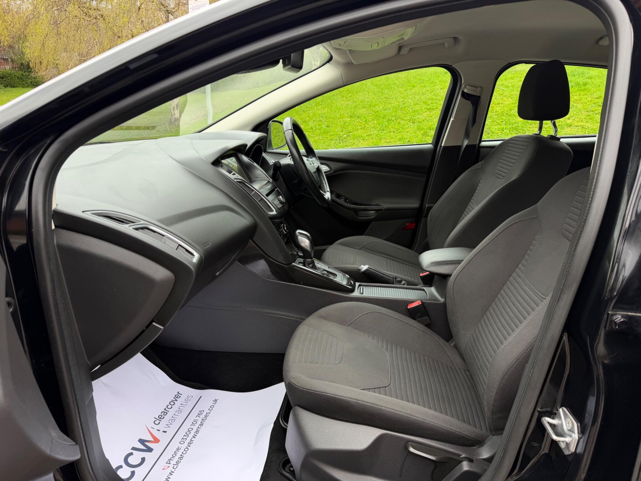 Ford Focus - Image 40