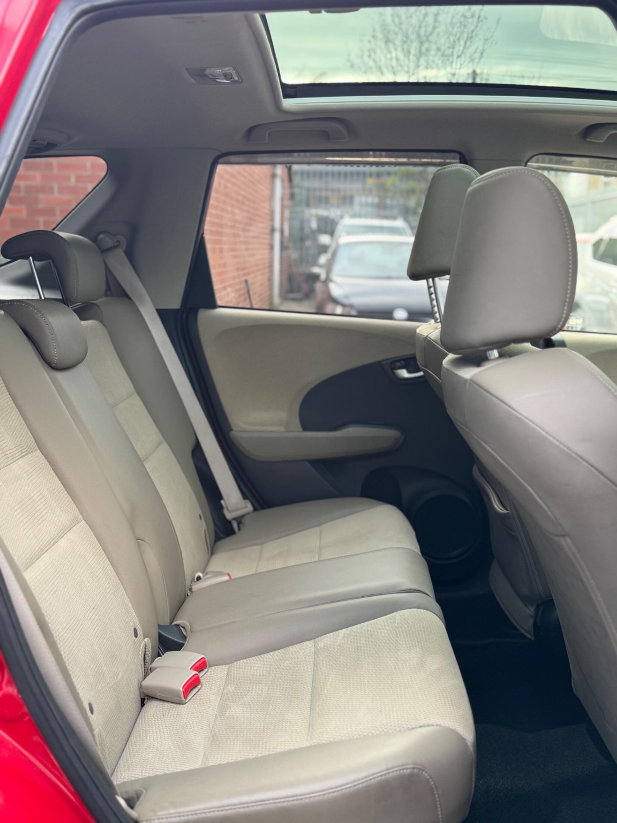 Honda FIT - Image 25