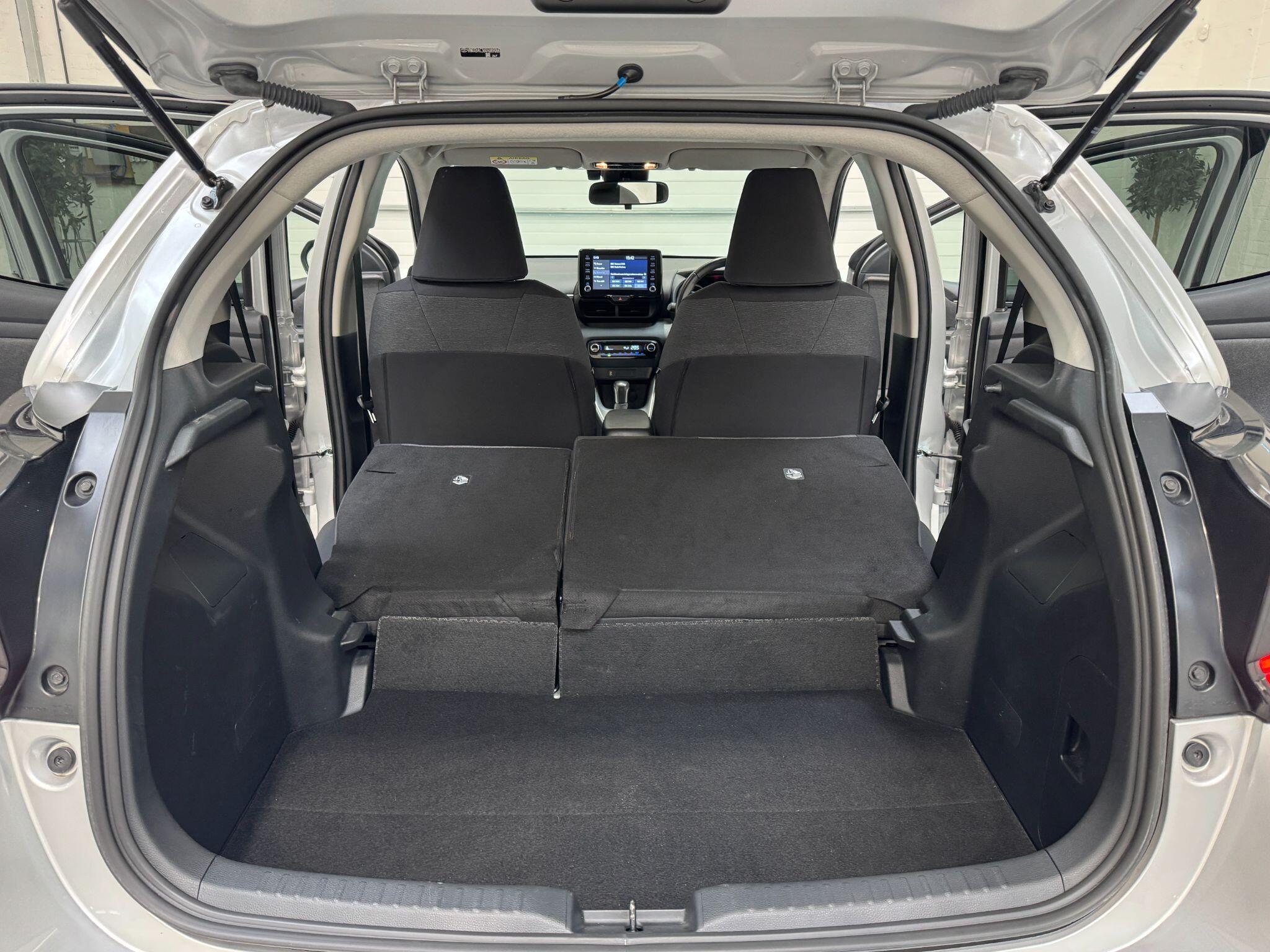 Toyota Yaris - Image 58