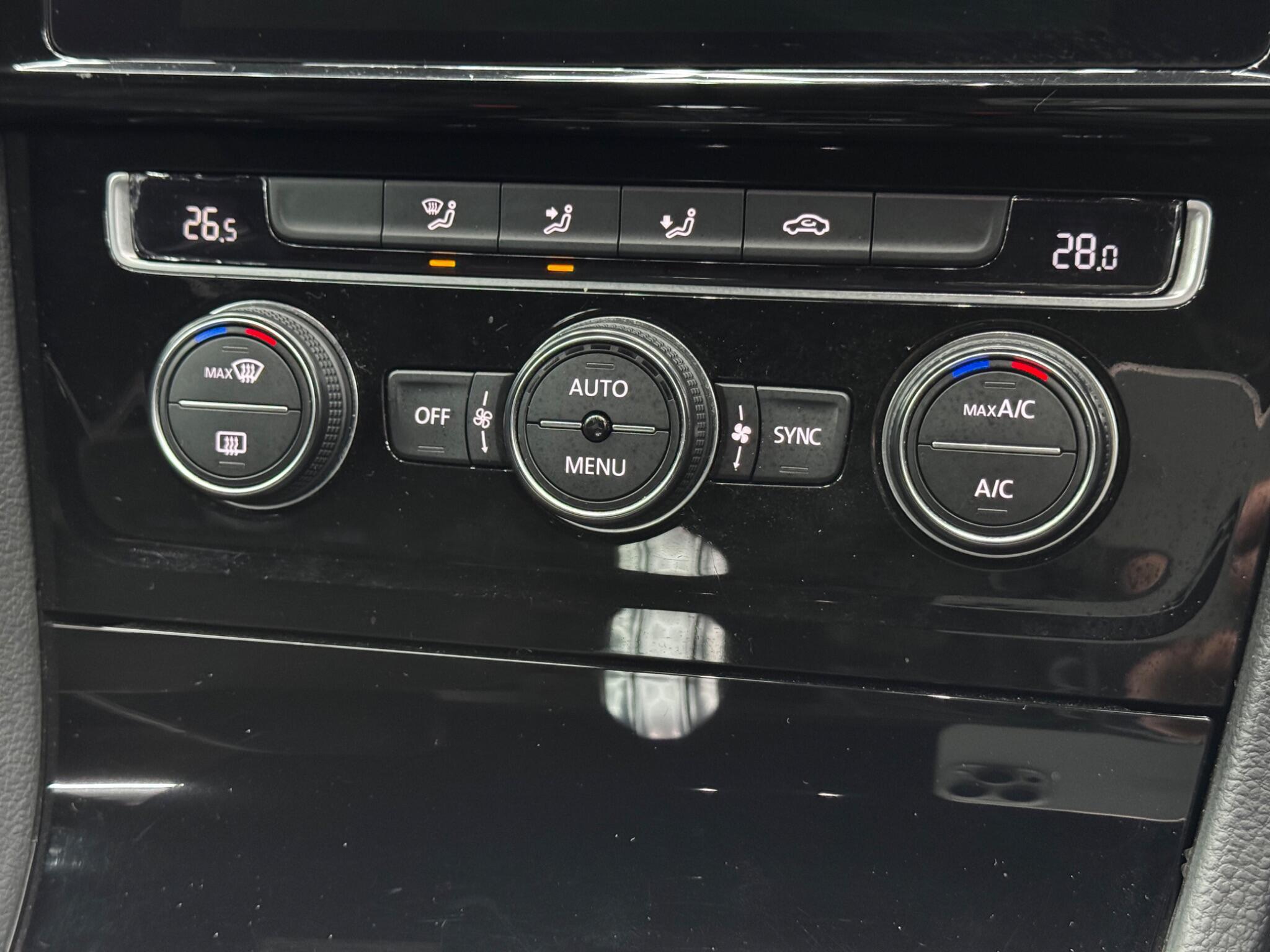 Volkswagen Golf - Image 28