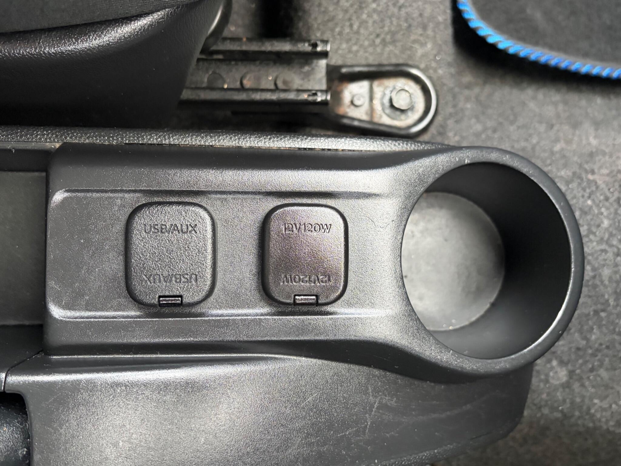 Mazda MAZDA2 - Image 21