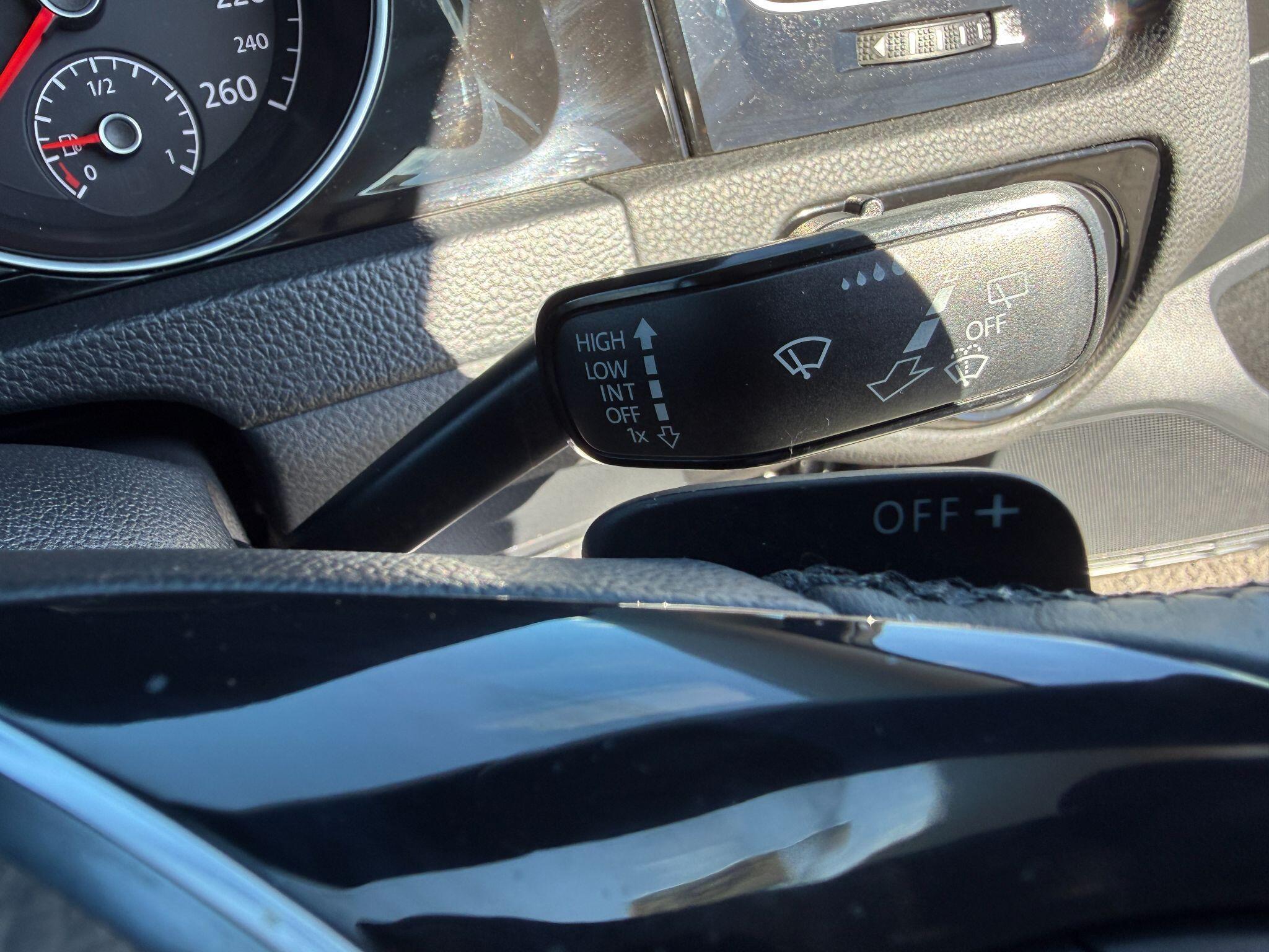 Volkswagen Golf - Image 50