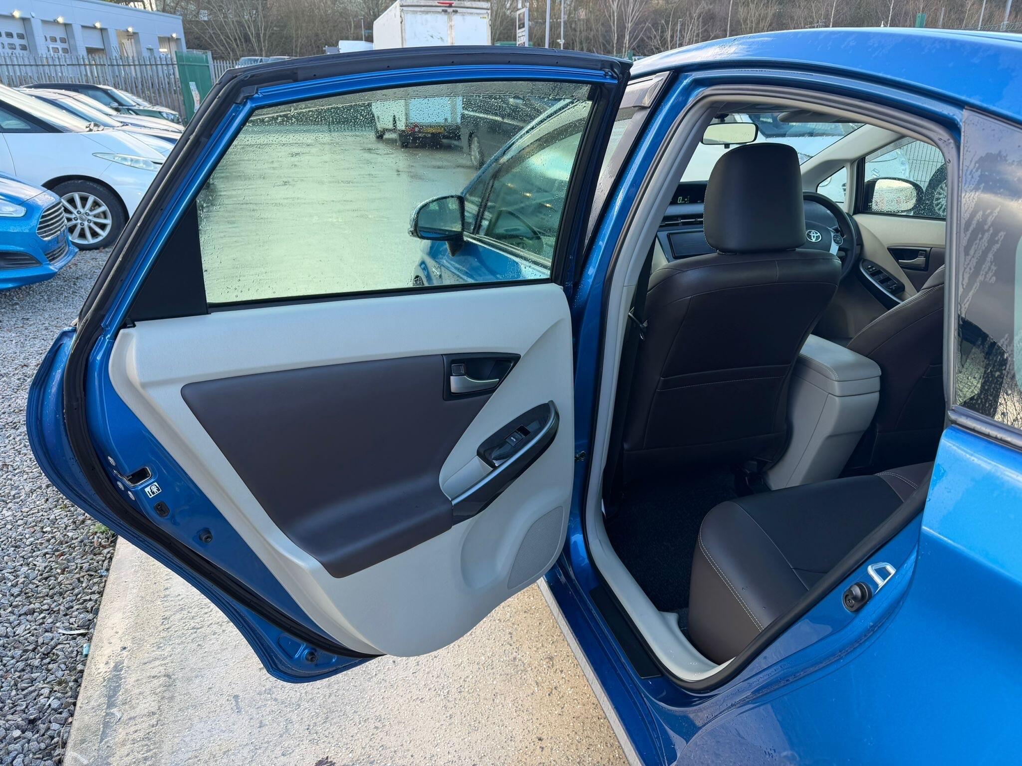 Toyota Prius - Image 14