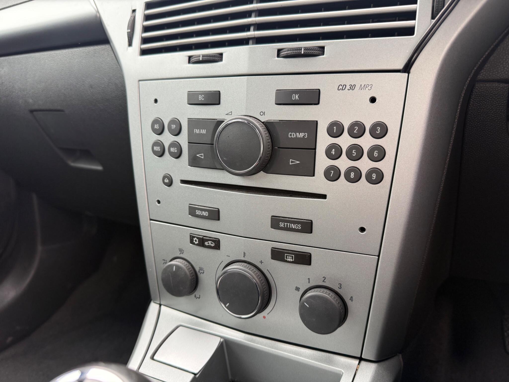 Vauxhall Astra - Image 18