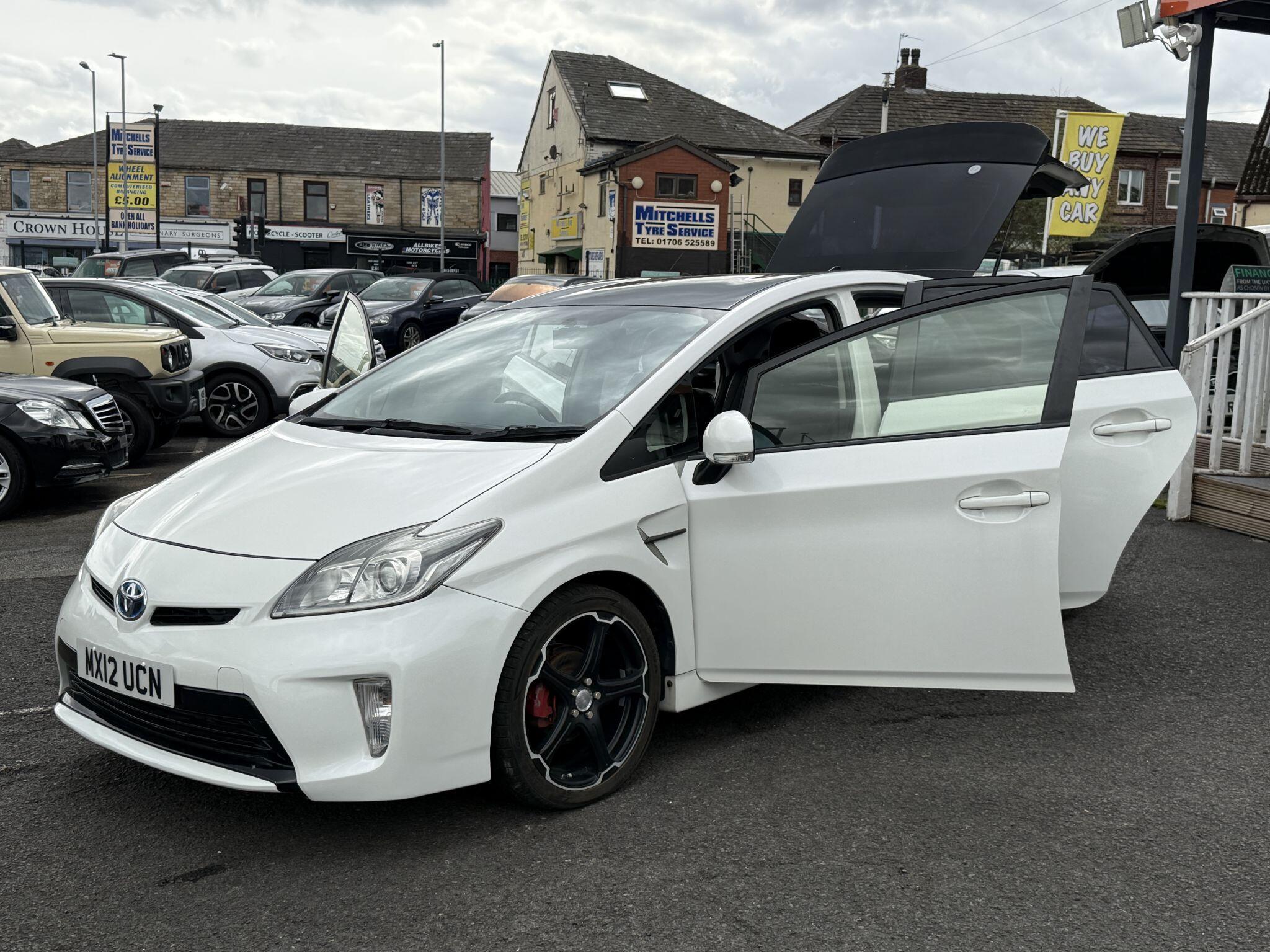 Toyota Prius - Image 17