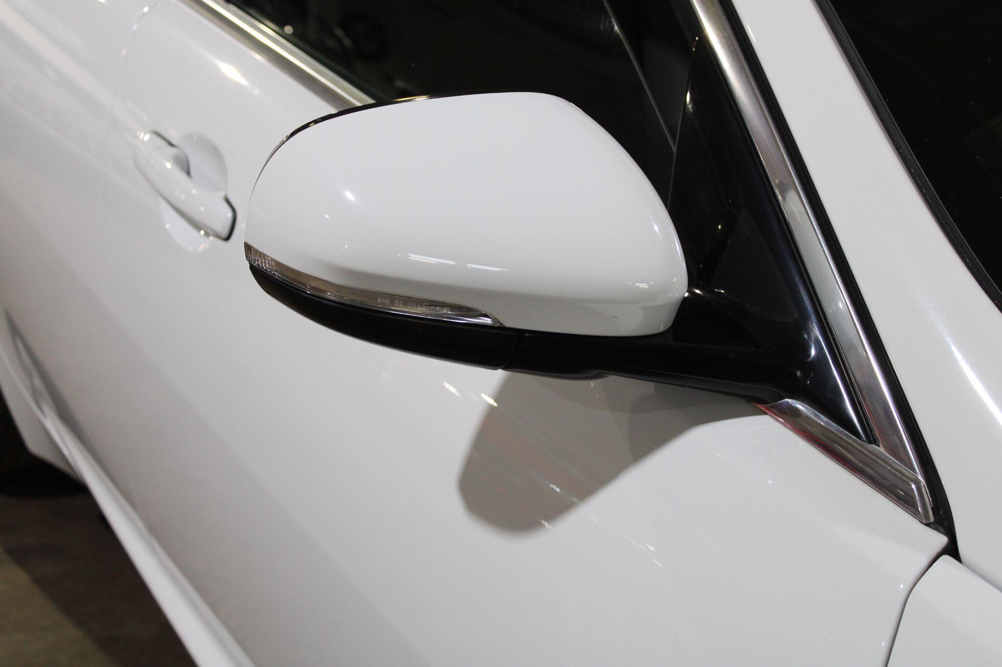 Jaguar XF - Image 20