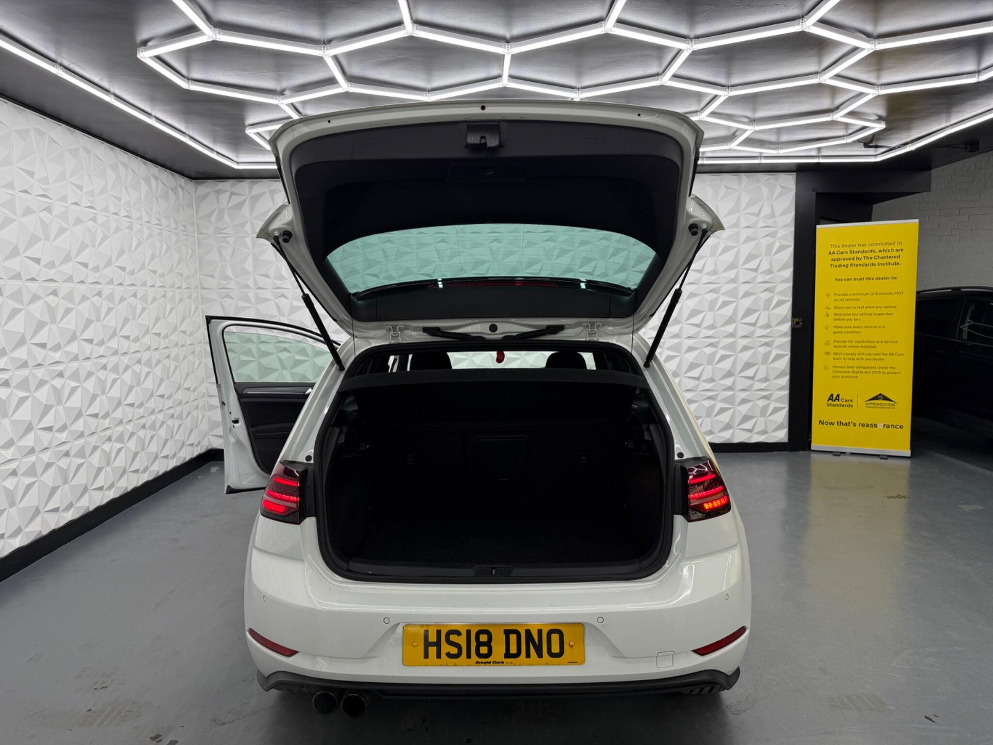 Volkswagen Golf - Image 27