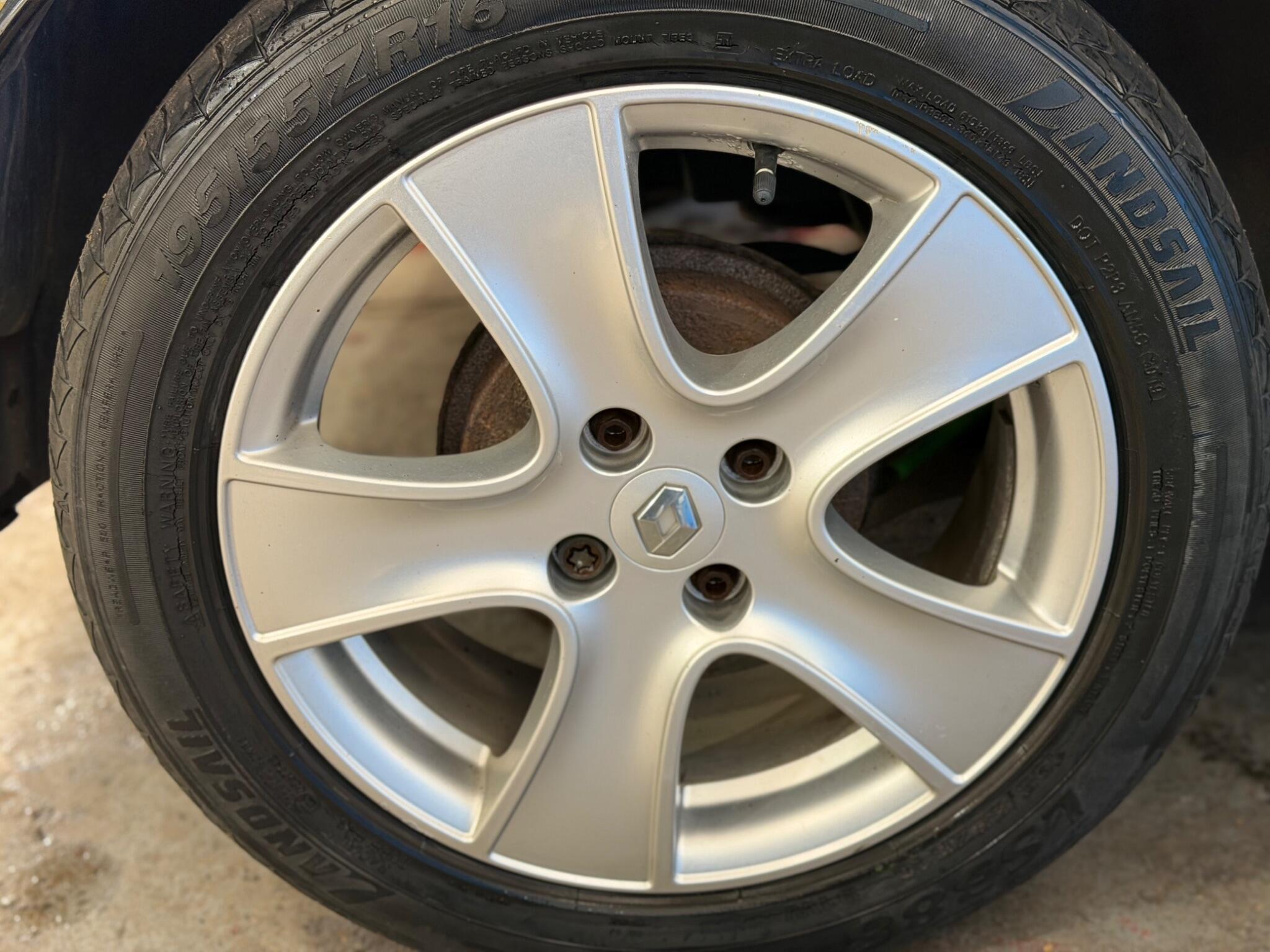 Renault Clio - Image 15