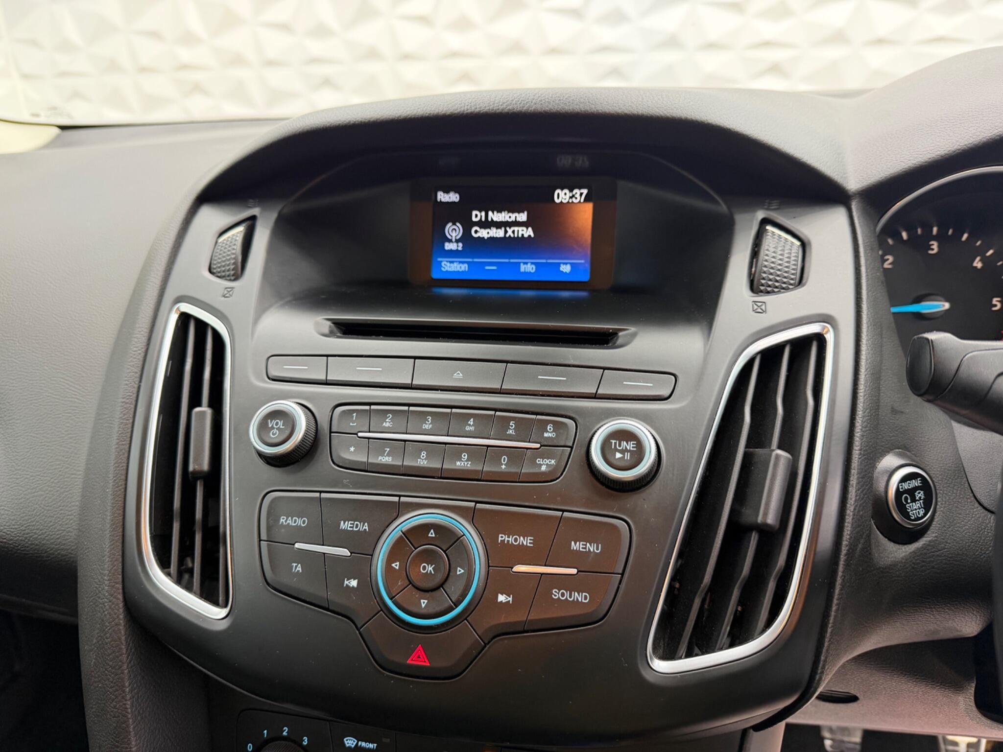 Ford Focus - Image 23