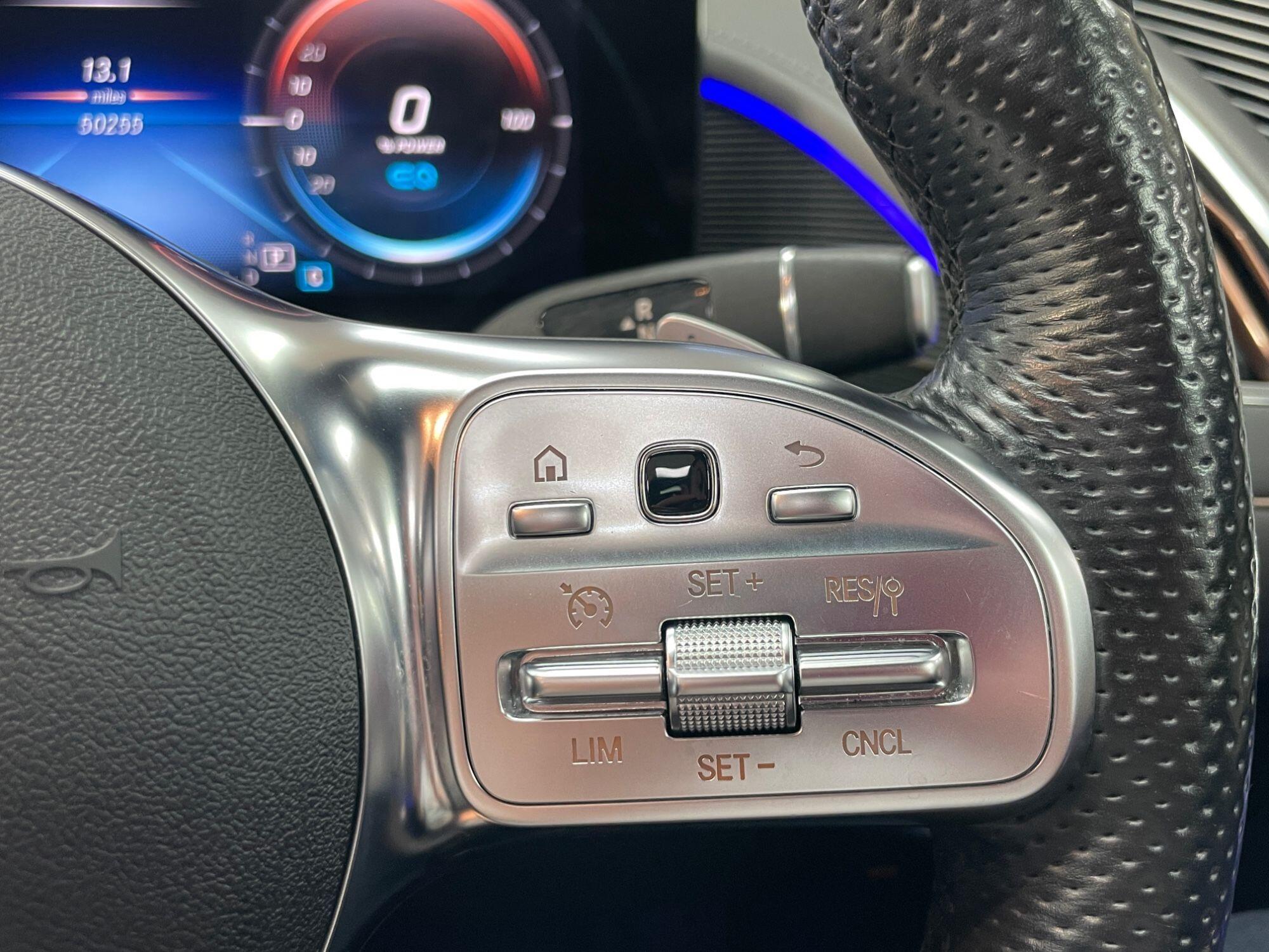 Mercedes Eqc - Image 38