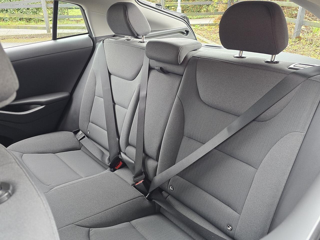 Hyundai Ioniq - Image 12