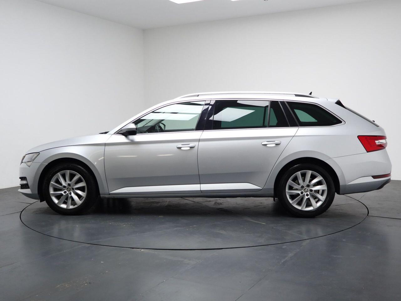 Skoda Superb - Image 8