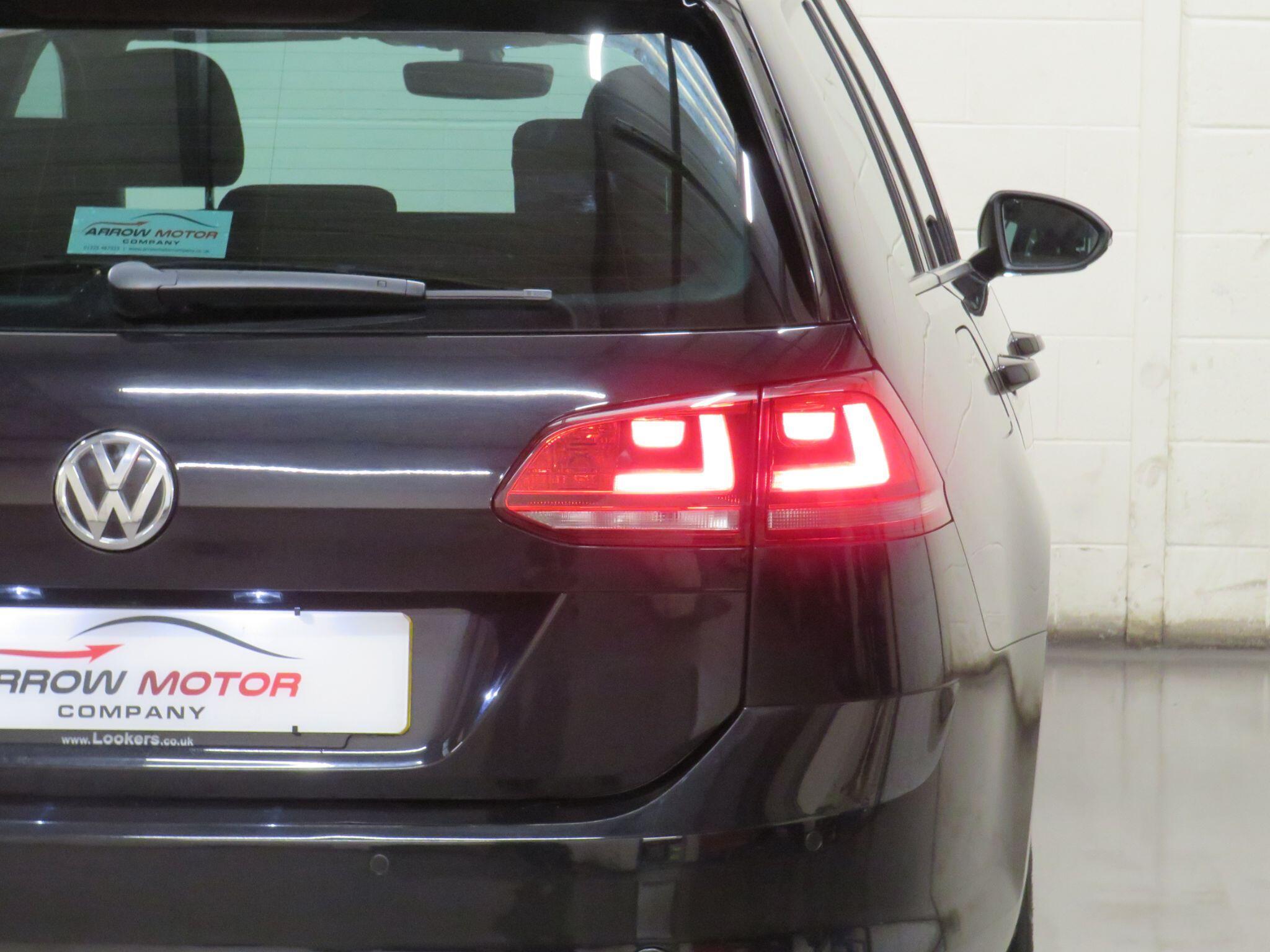 Volkswagen Golf - Image 12