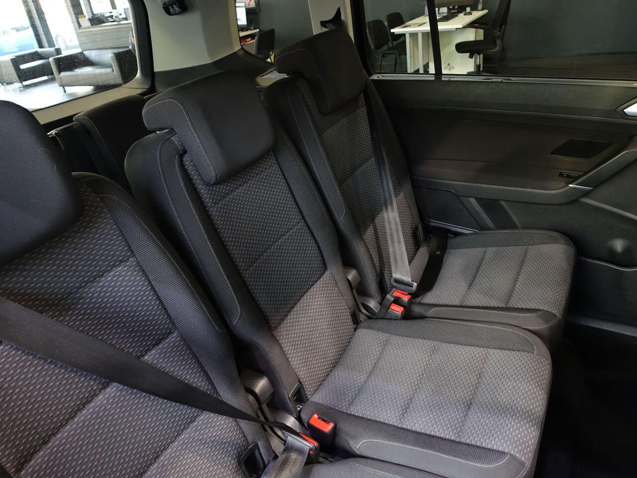 Volkswagen Touran - Image 16