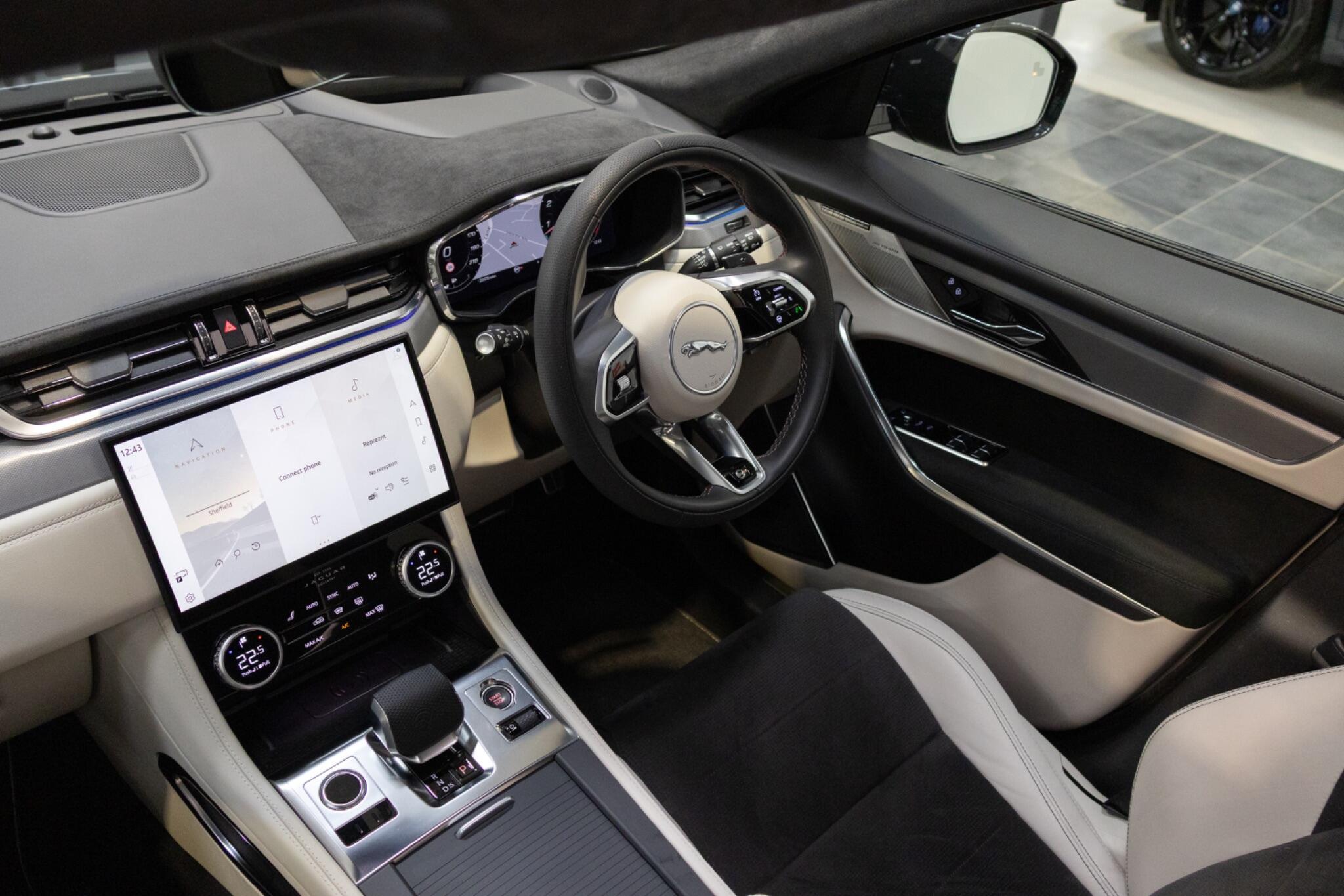 Jaguar F-Pace - Image 16