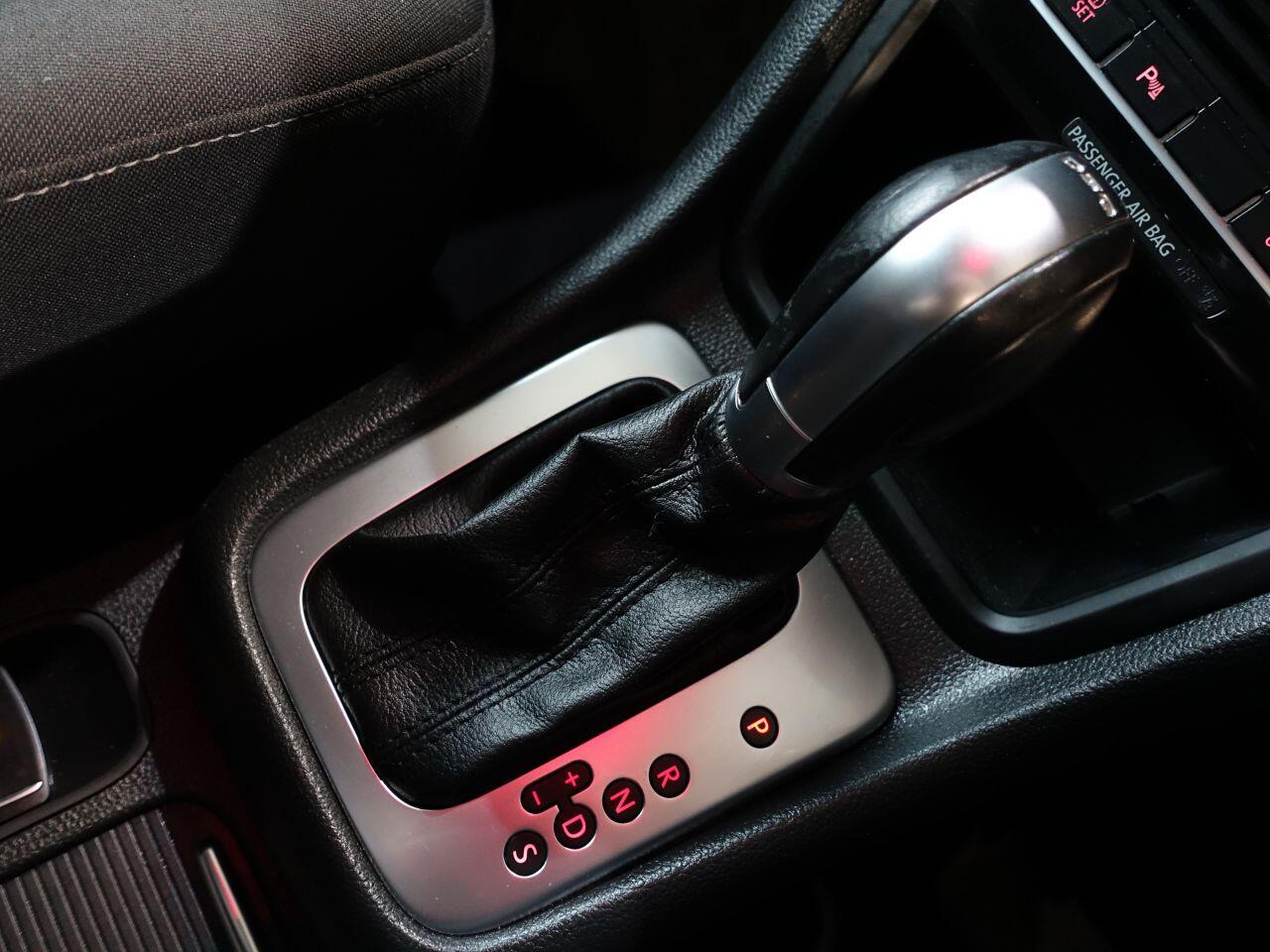 Volkswagen Sharan - Image 30