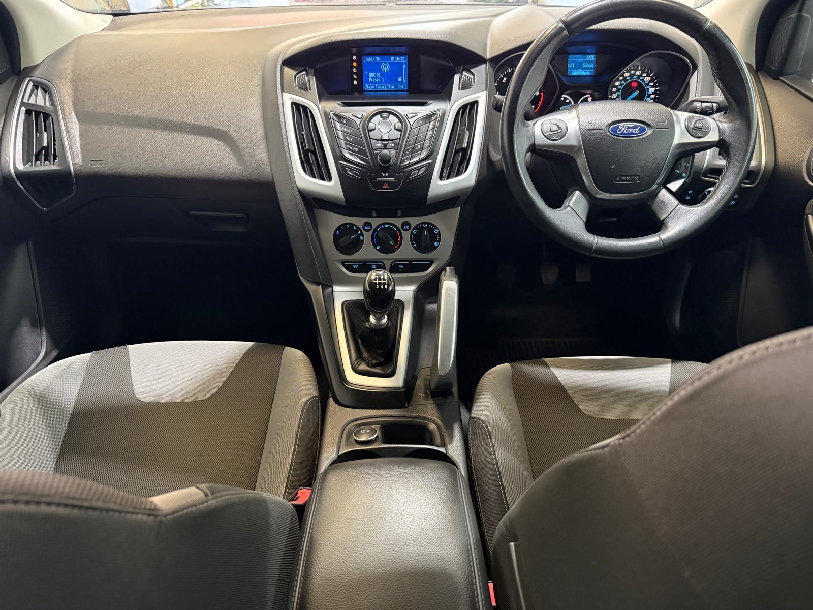 Ford Focus - Image 22