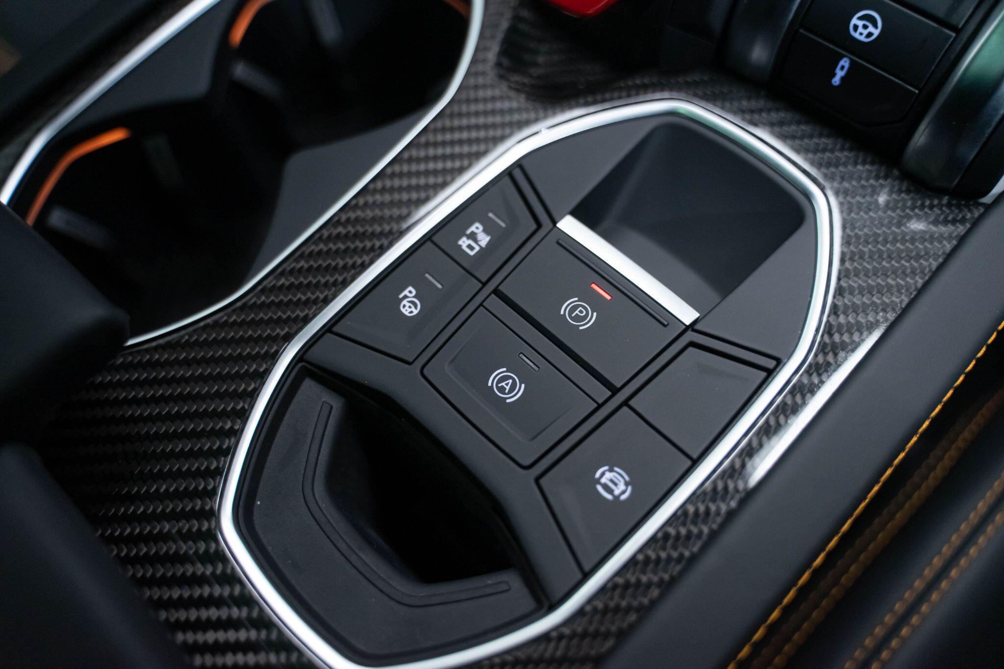 Lamborghini Urus - Image 13