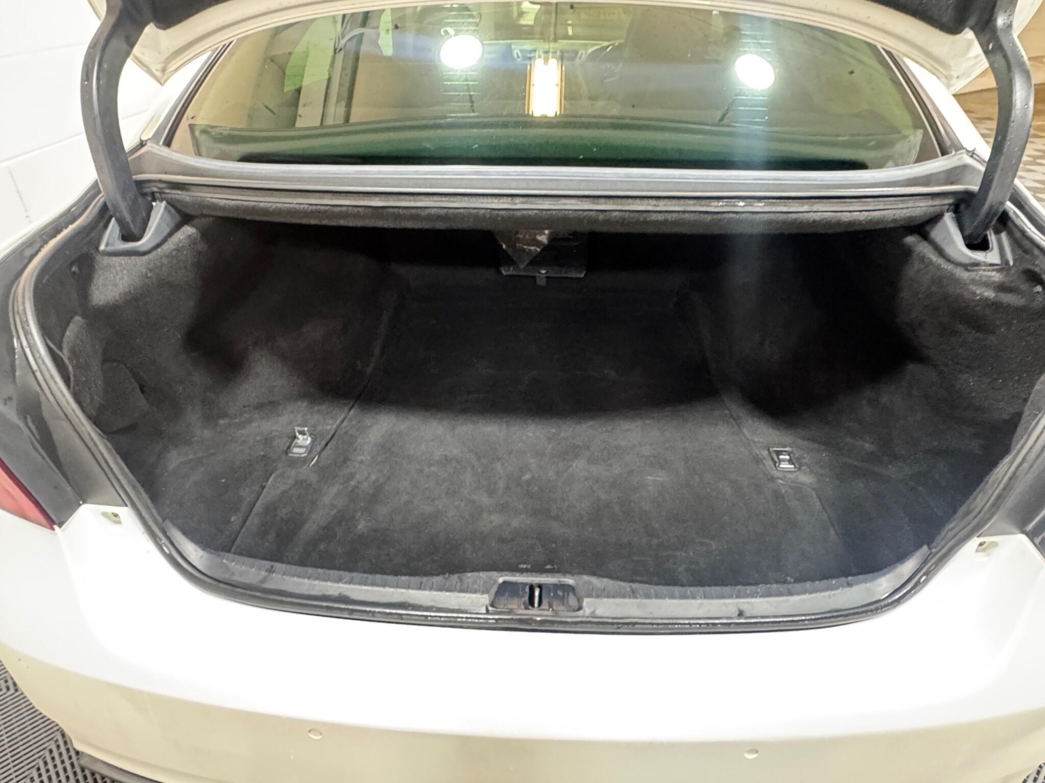 Lexus LS - Image 14