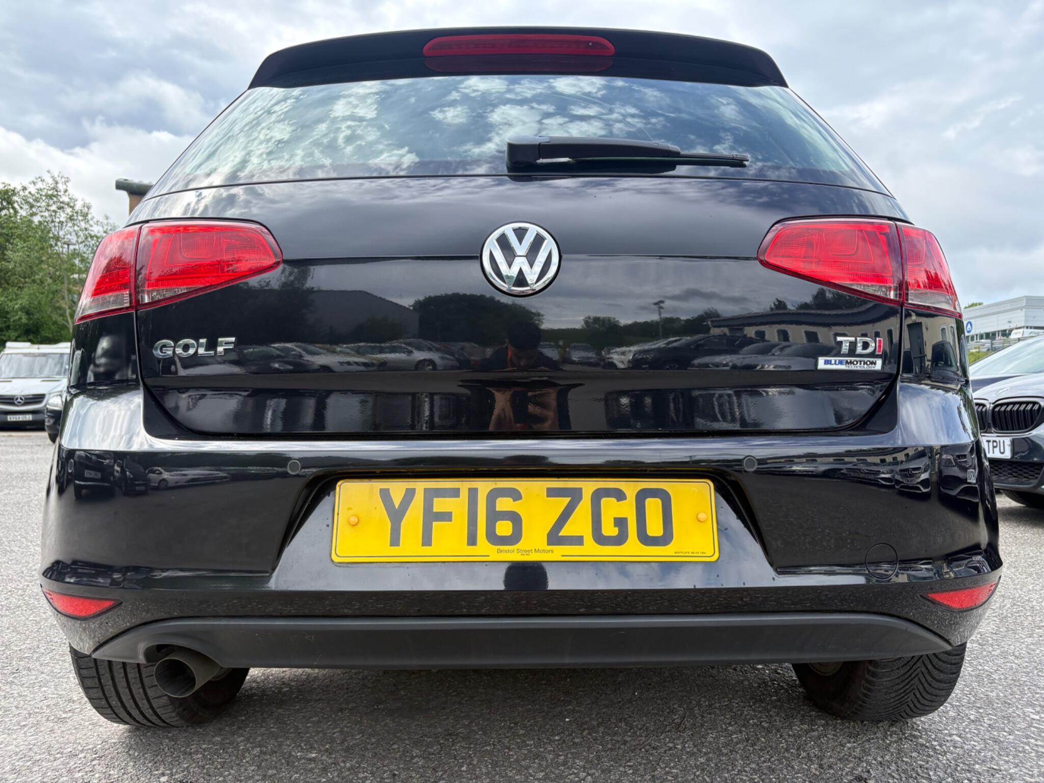 Volkswagen Golf - Image 17