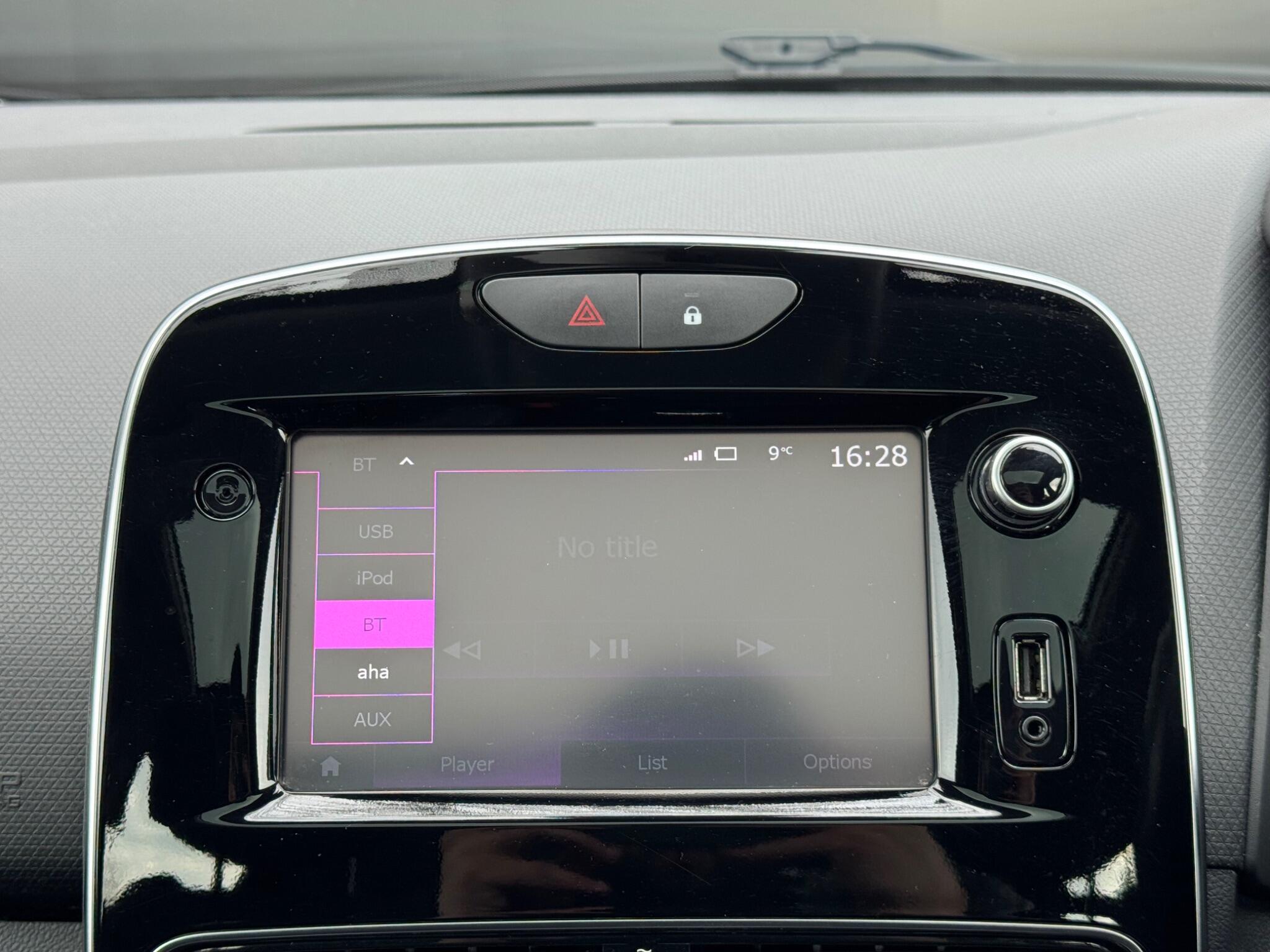 Renault Clio - Image 47