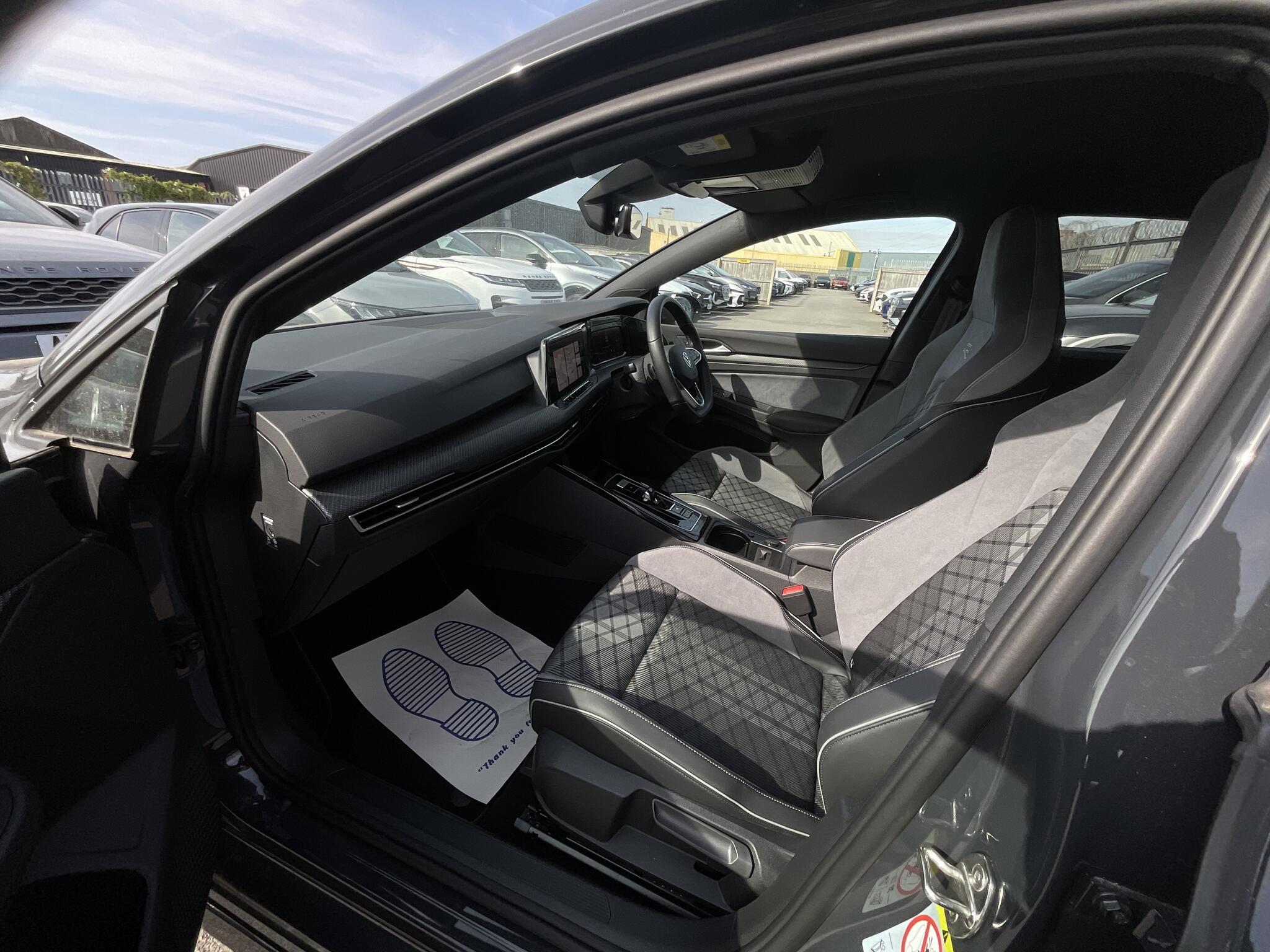 Volkswagen Golf - Image 19
