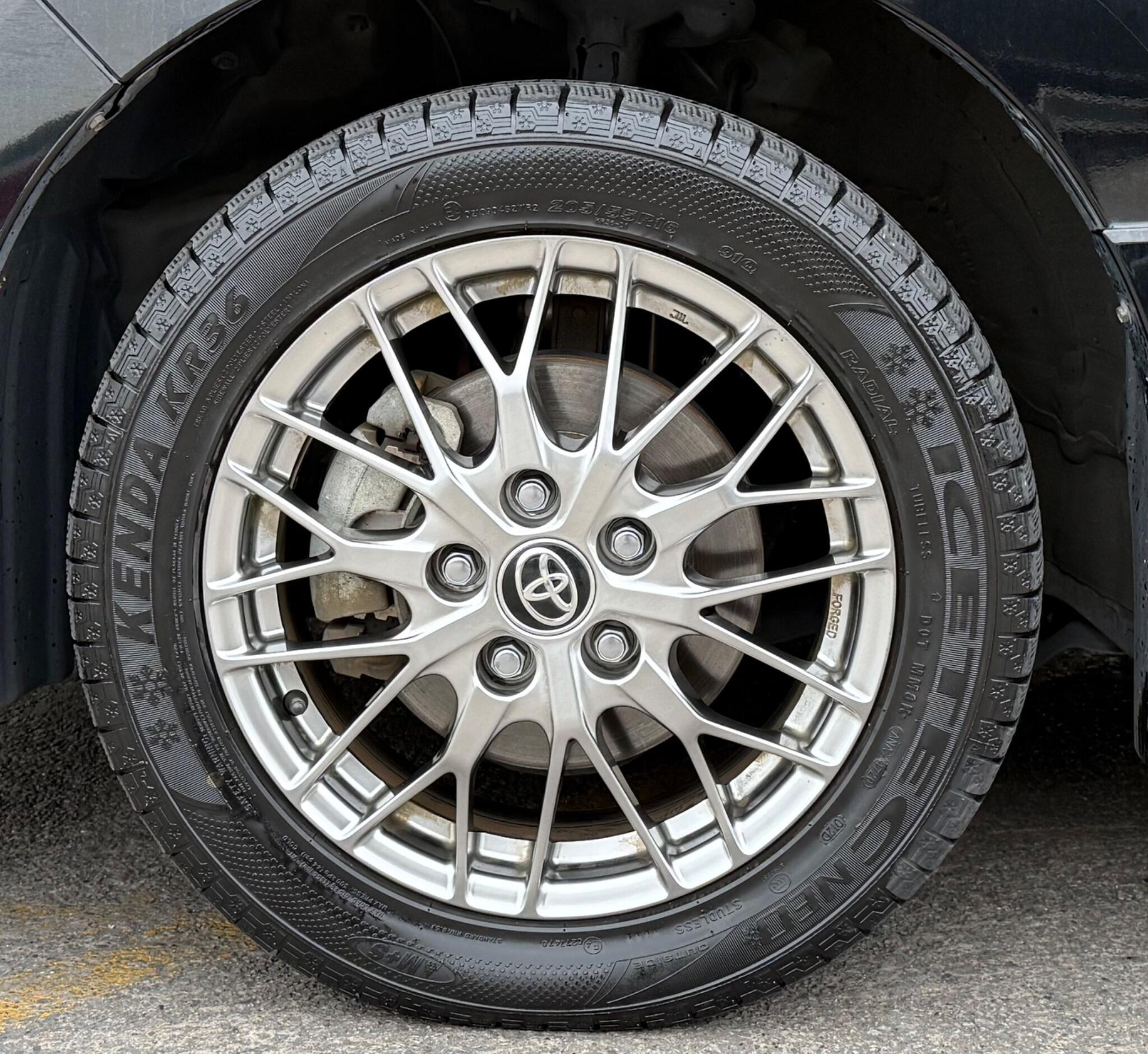 Toyota Voxy - Image 22