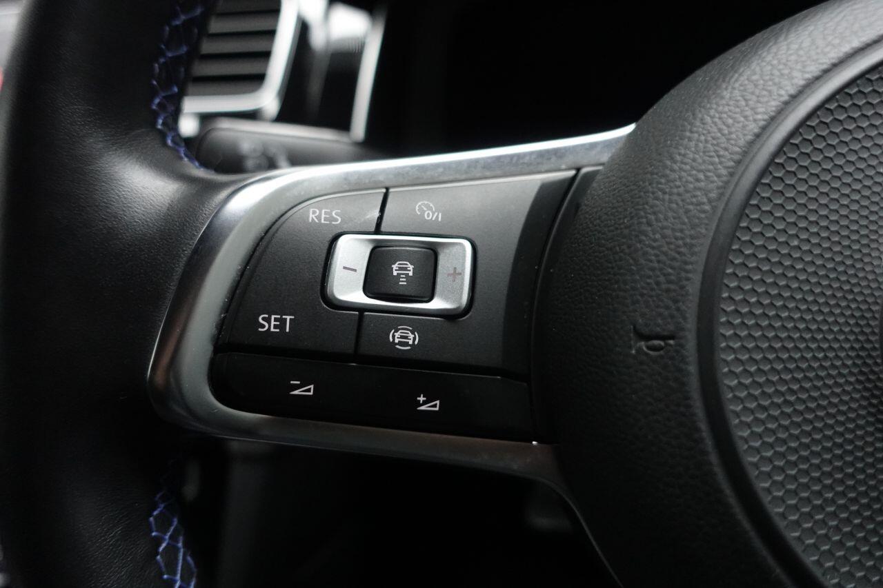 Volkswagen Golf - Image 36