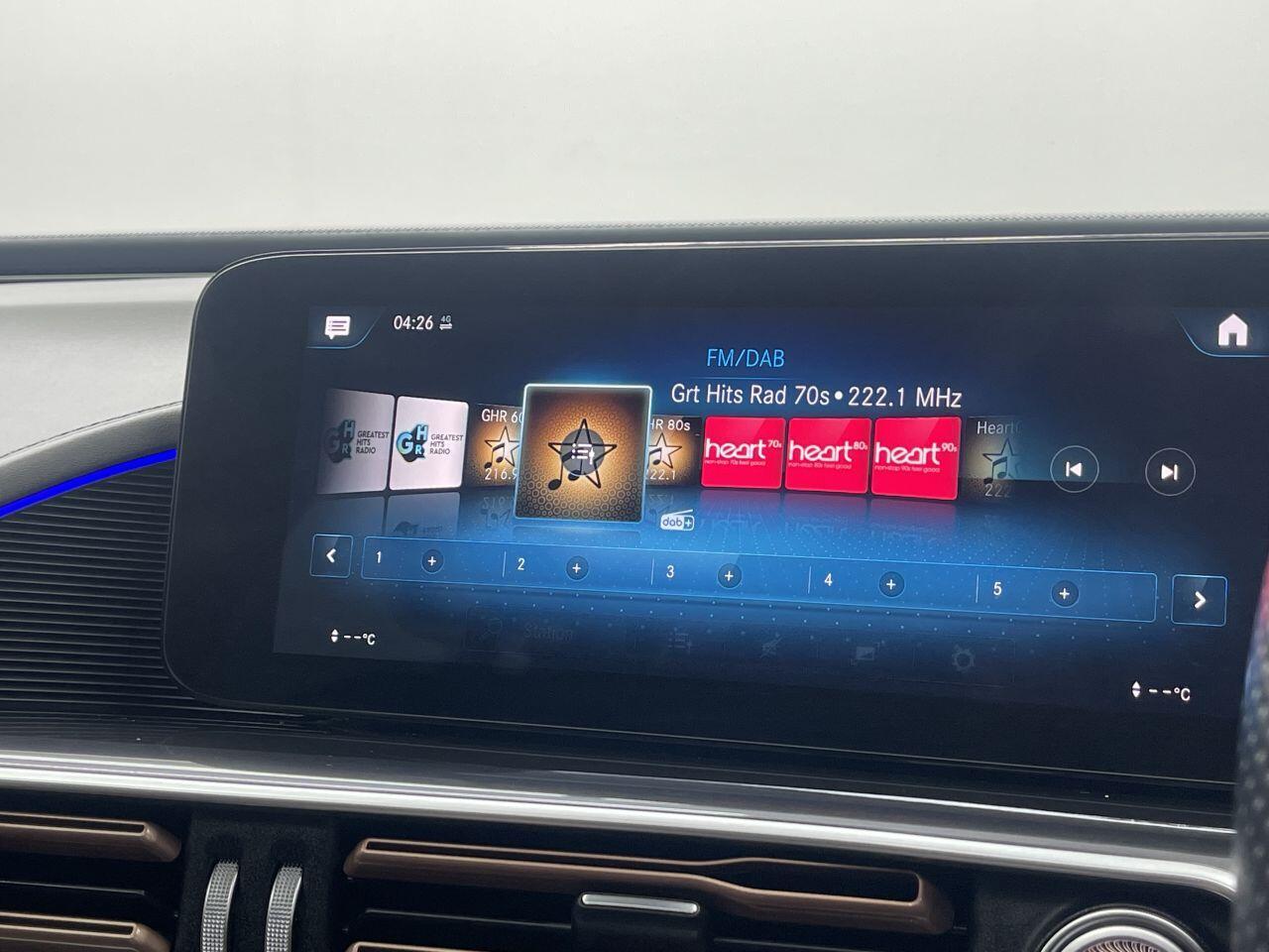 Mercedes Eqc - Image 43