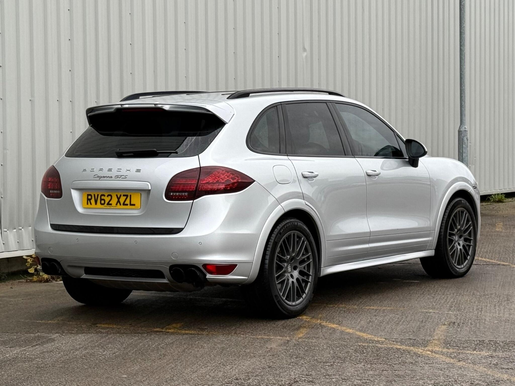 Porsche Cayenne - Image 10